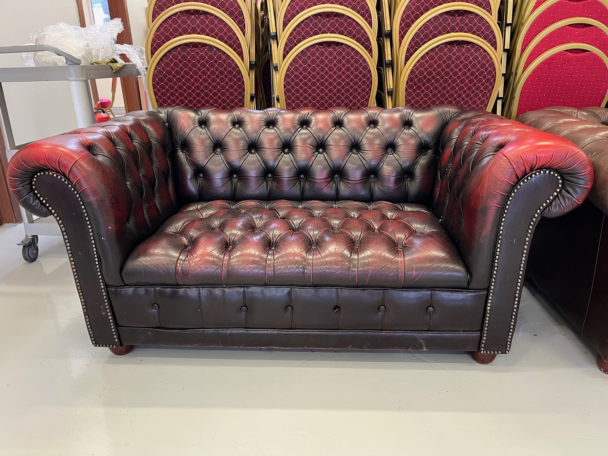 SELT / SOLD - Chesterfield leðurssófasett, 2+1+1, B98 x D81 sm. 5