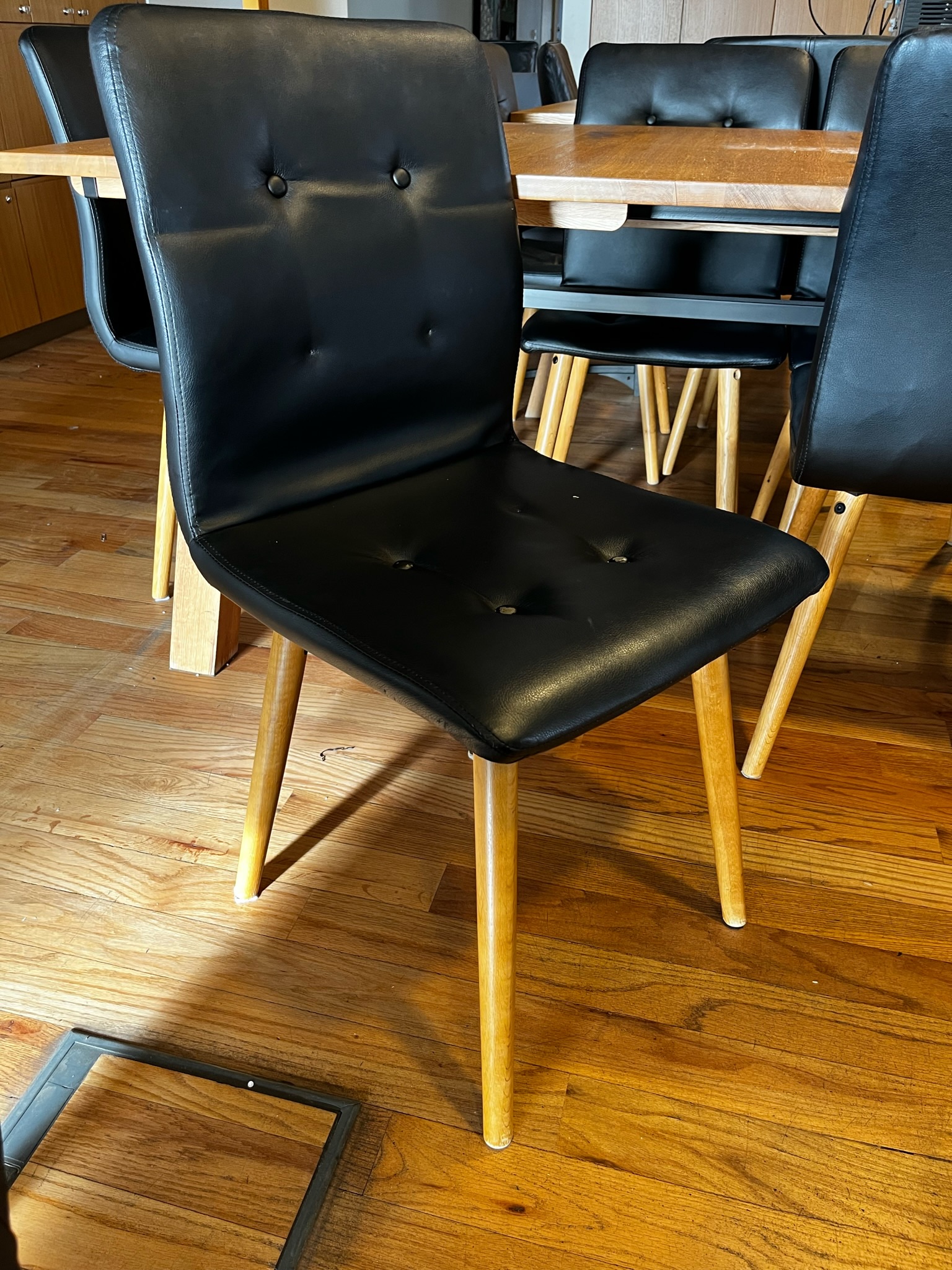 SELT / SOLD Borðstofustólar um 10stk til