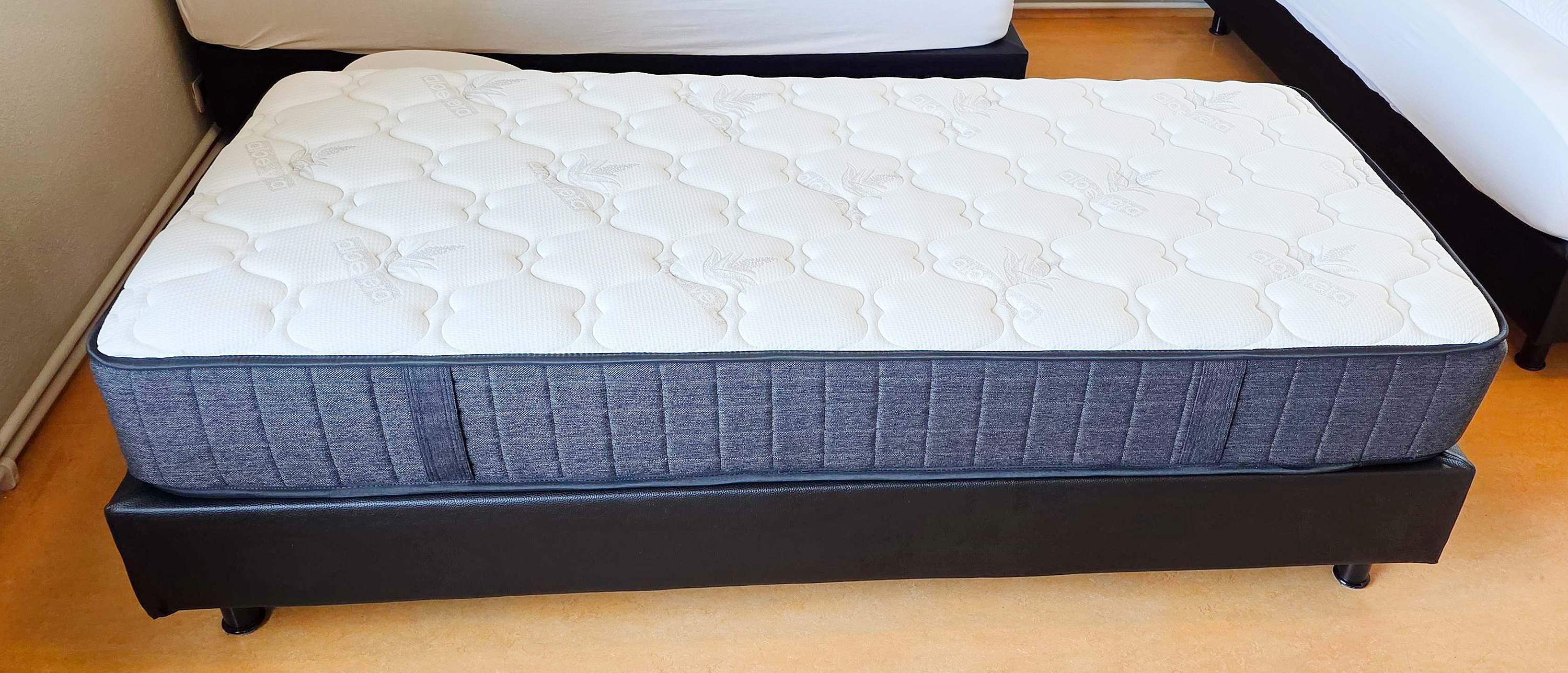 SELT / SOLD Nature's Rest Luxury rúm með botni frá Dorma 4