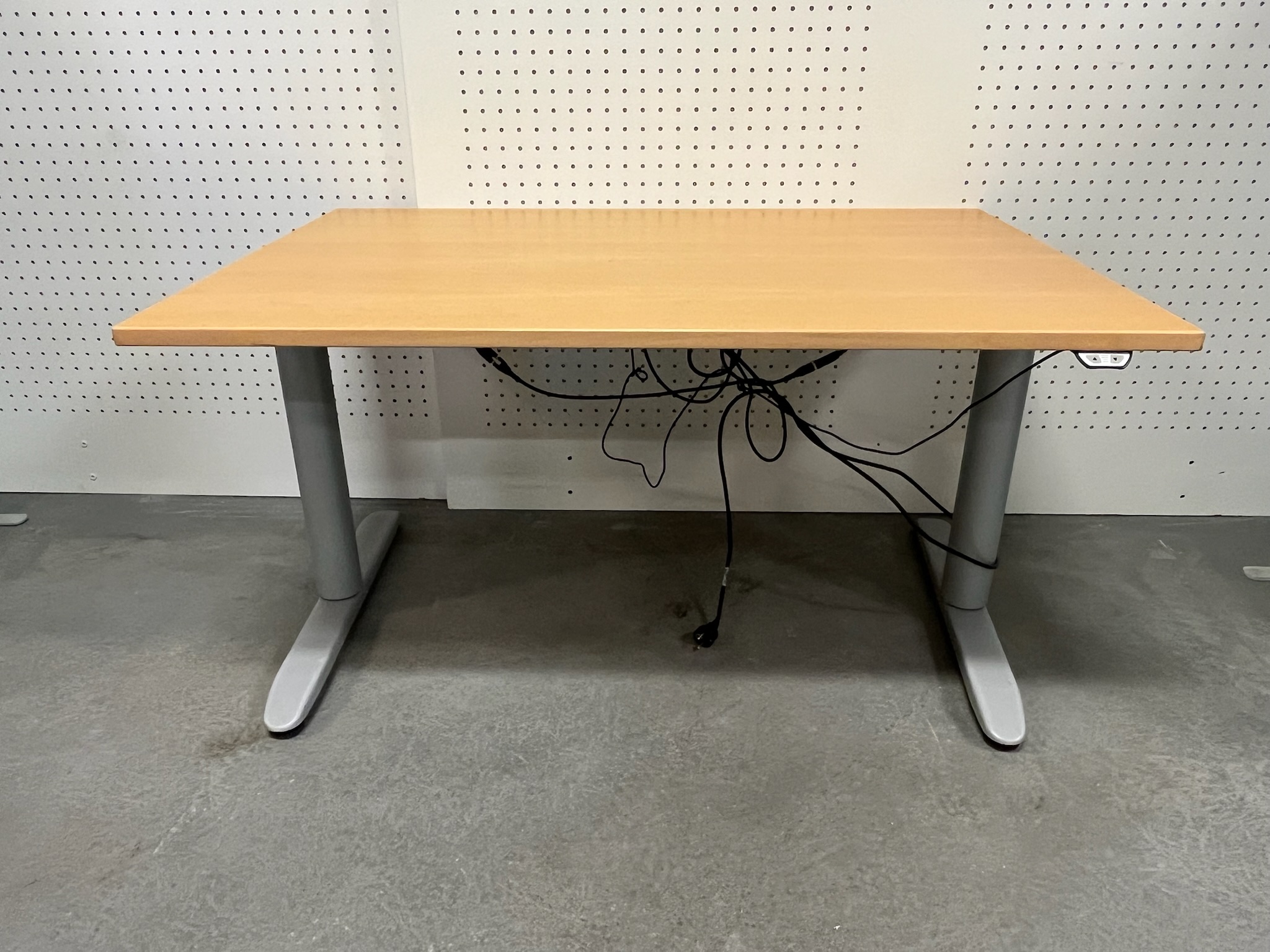 SELT / SOLD Rafmagnsborð, B120xD70sm.