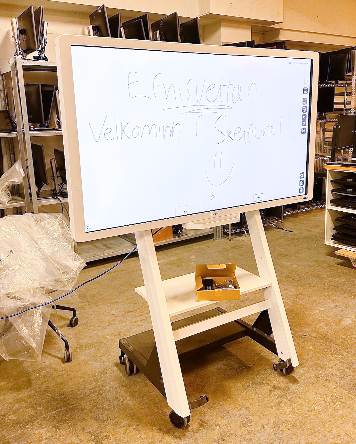 SELT / SOLD Ricoh Interactive Whiteboard D6500 tússtafla 2