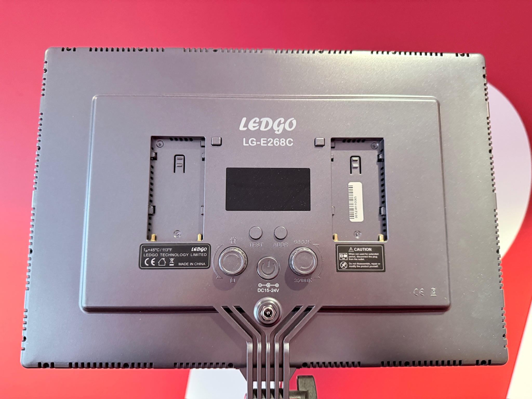 SELT / SOLD LEDGO LG-E268C ljós með statífi - PLAY 3