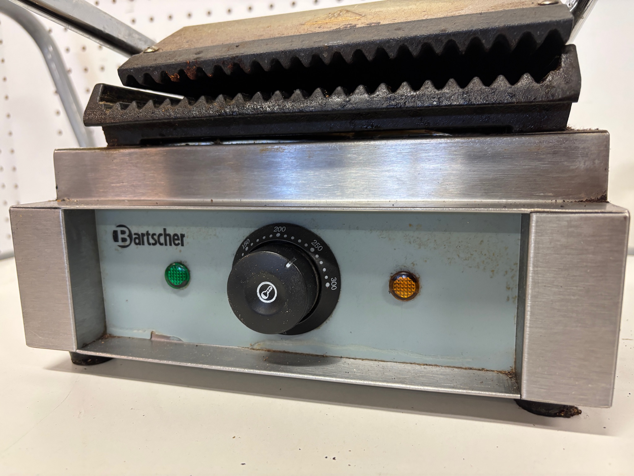 SELT / SOLD Bartscher rifflað samlokugrill 4