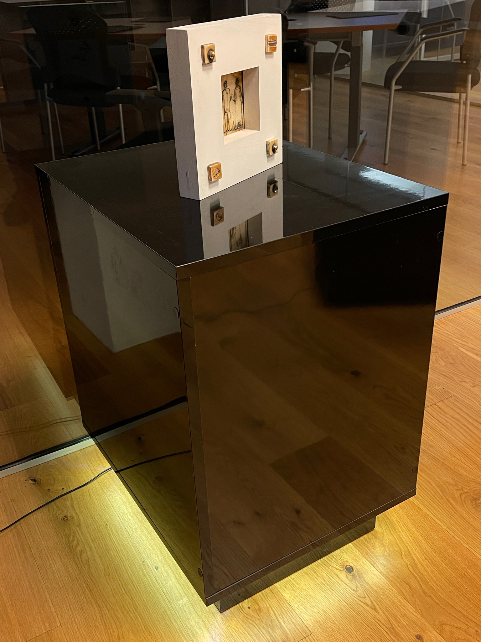 SELT / SOLD Sýningarbox m.ledlýsingu 7