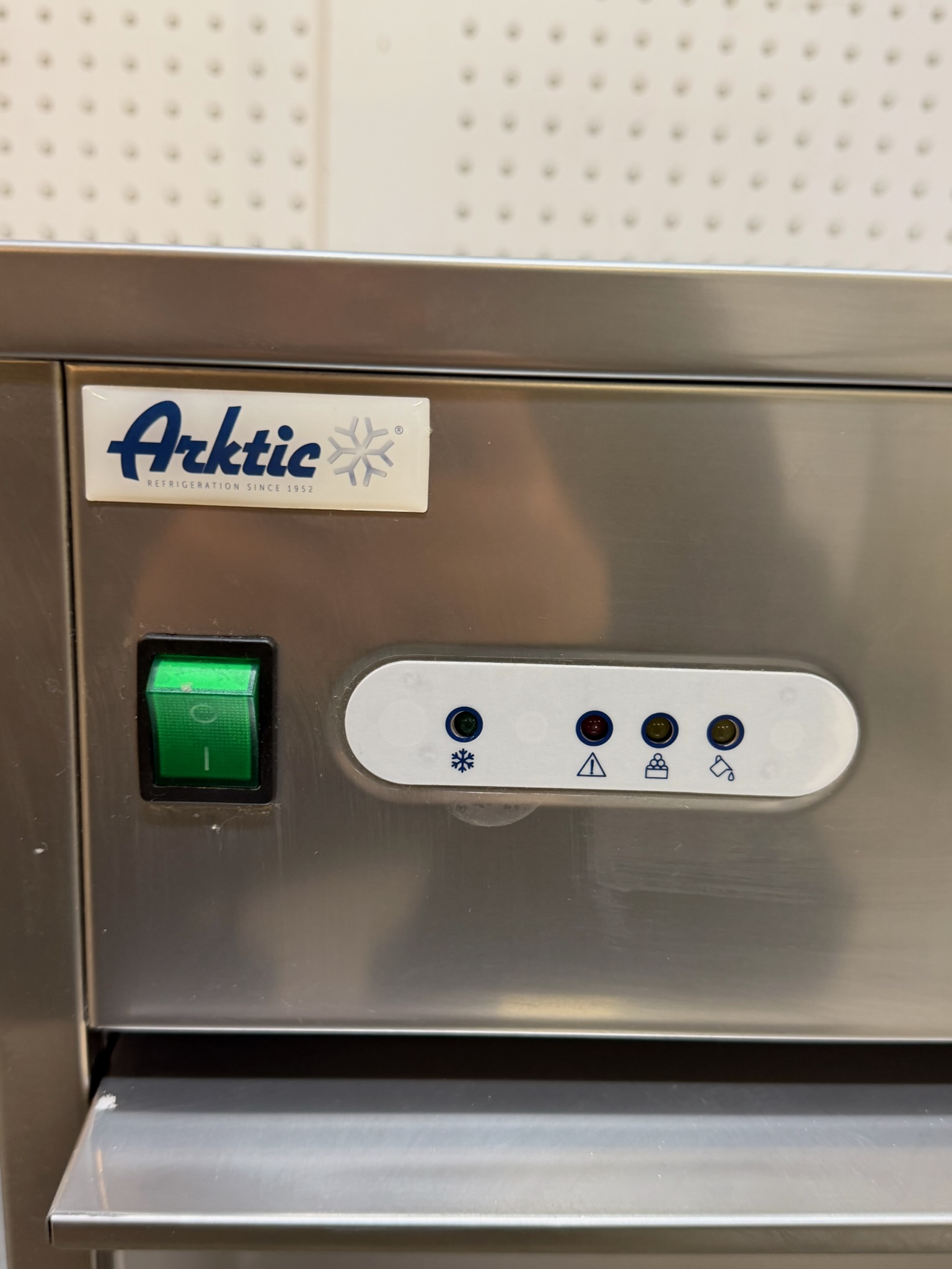 SELT / SOLD Arktic klakavél, 26kg./24h 4