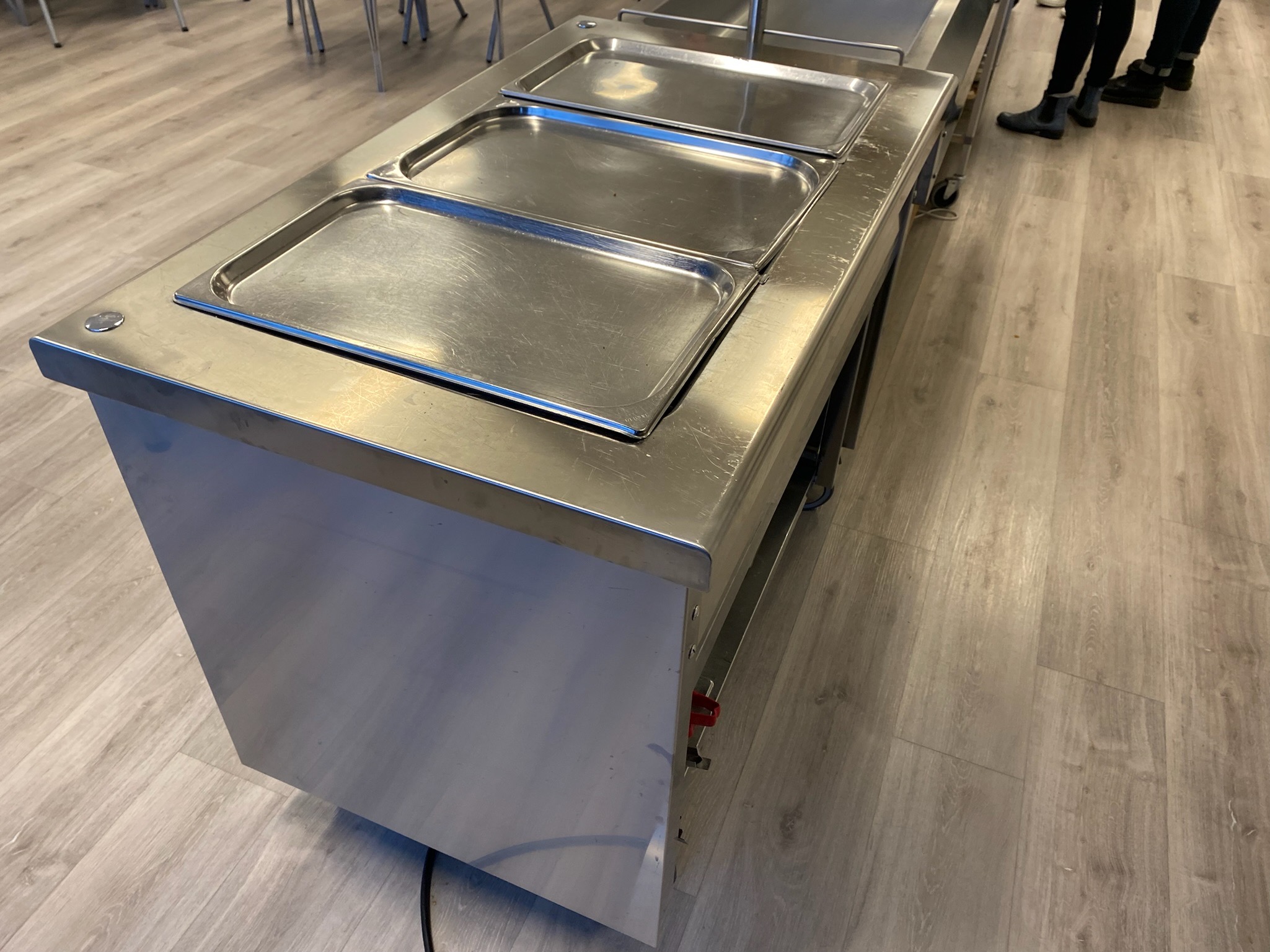 SELT / SOLD Esmainox hitaborð á hjólum (2016) 4