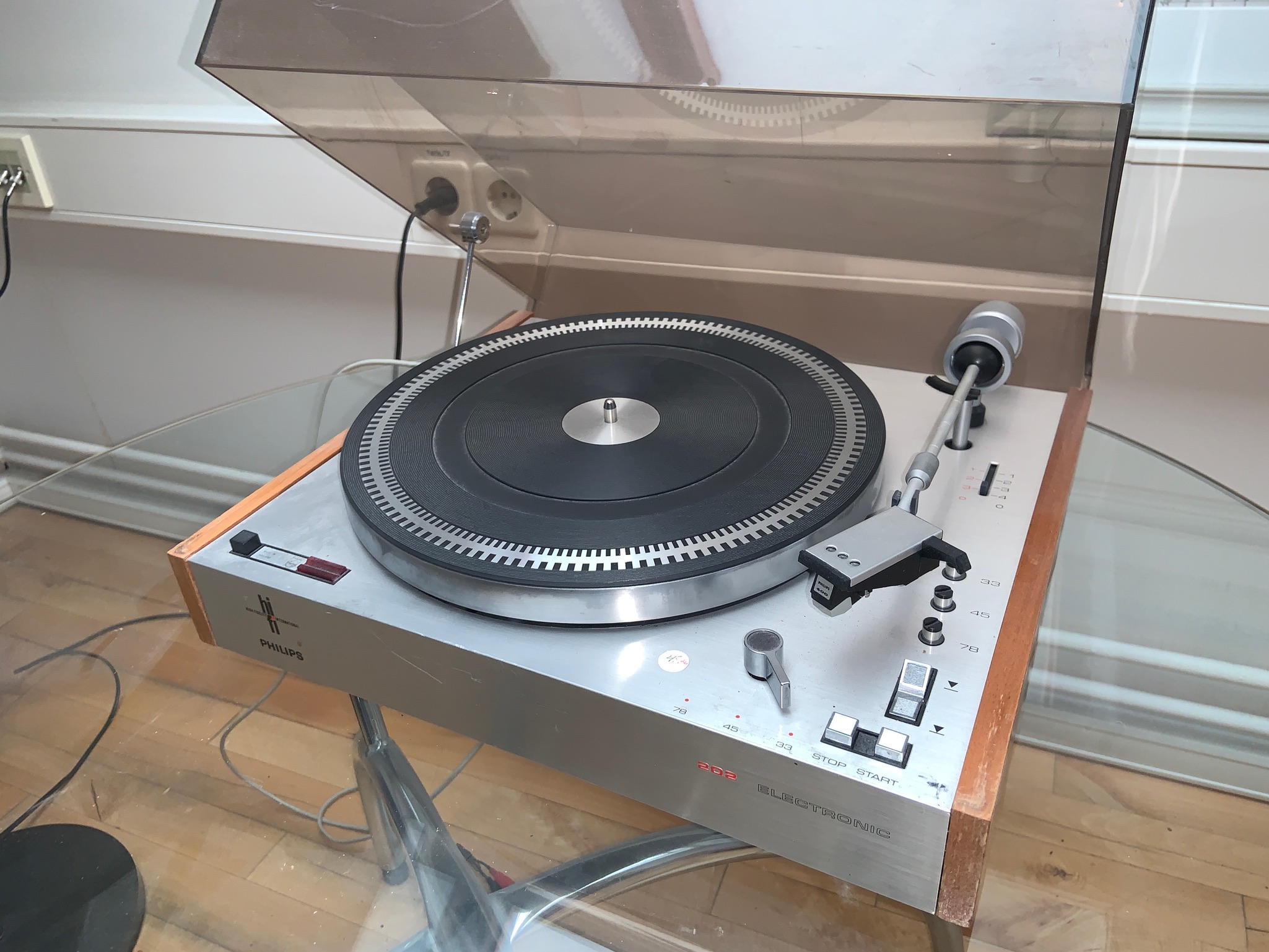 Endurnýtt/seldur- Philips 202 plötuspilari árg 1974