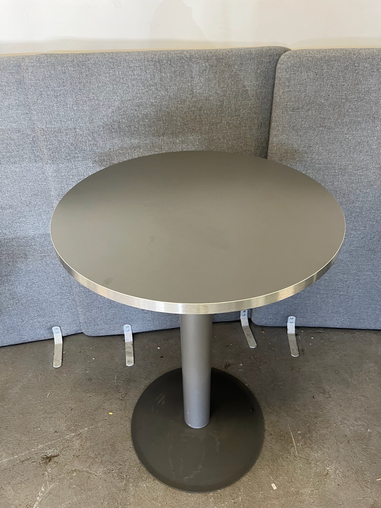 SELT / SOLD Hringborð, háborð, kokteilborð H 111 Ø79 sm. 2