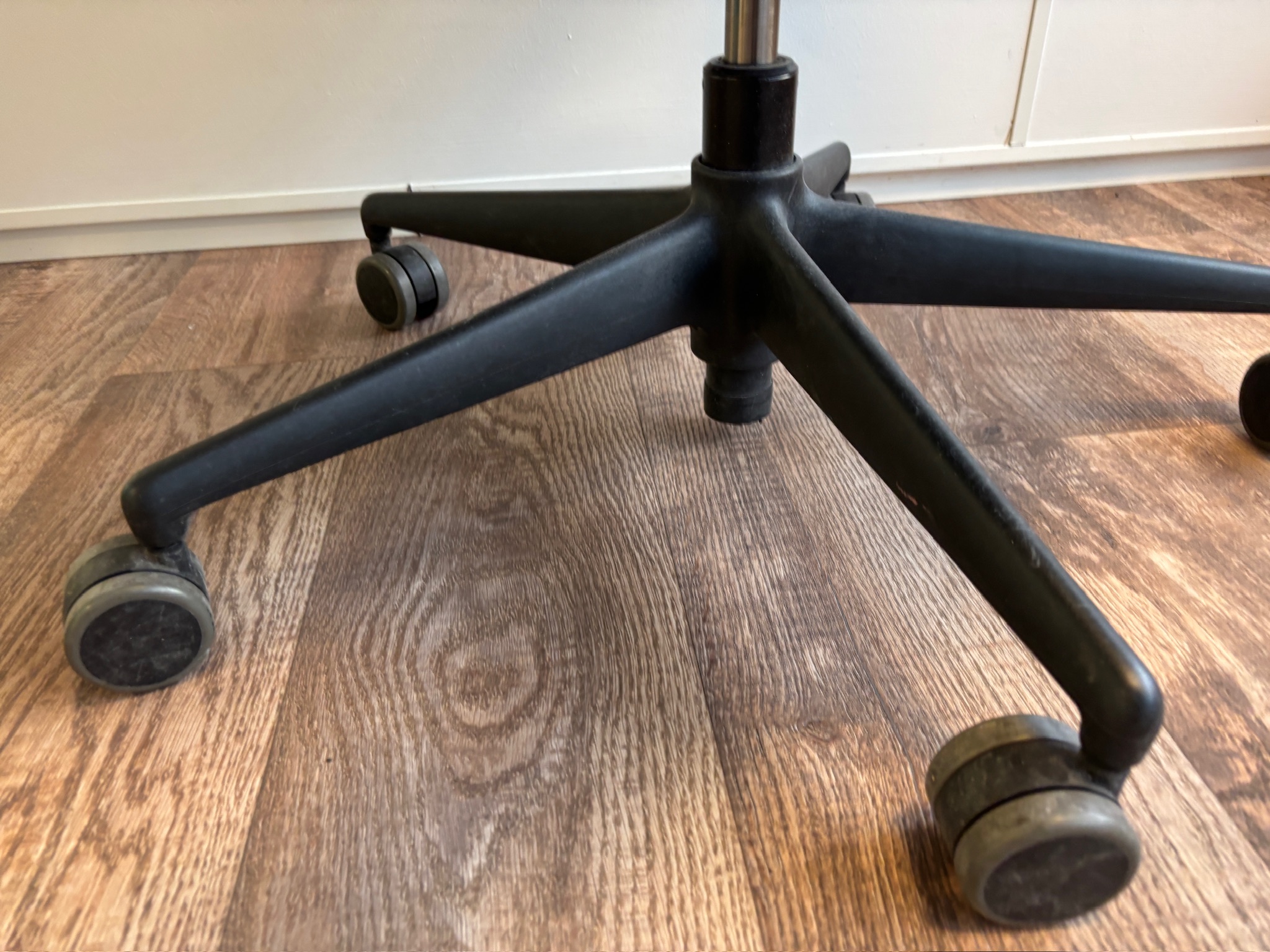 SELT / SOLD - Vitra skrifborðsstóll frá Pennanum (4 stk.) 9