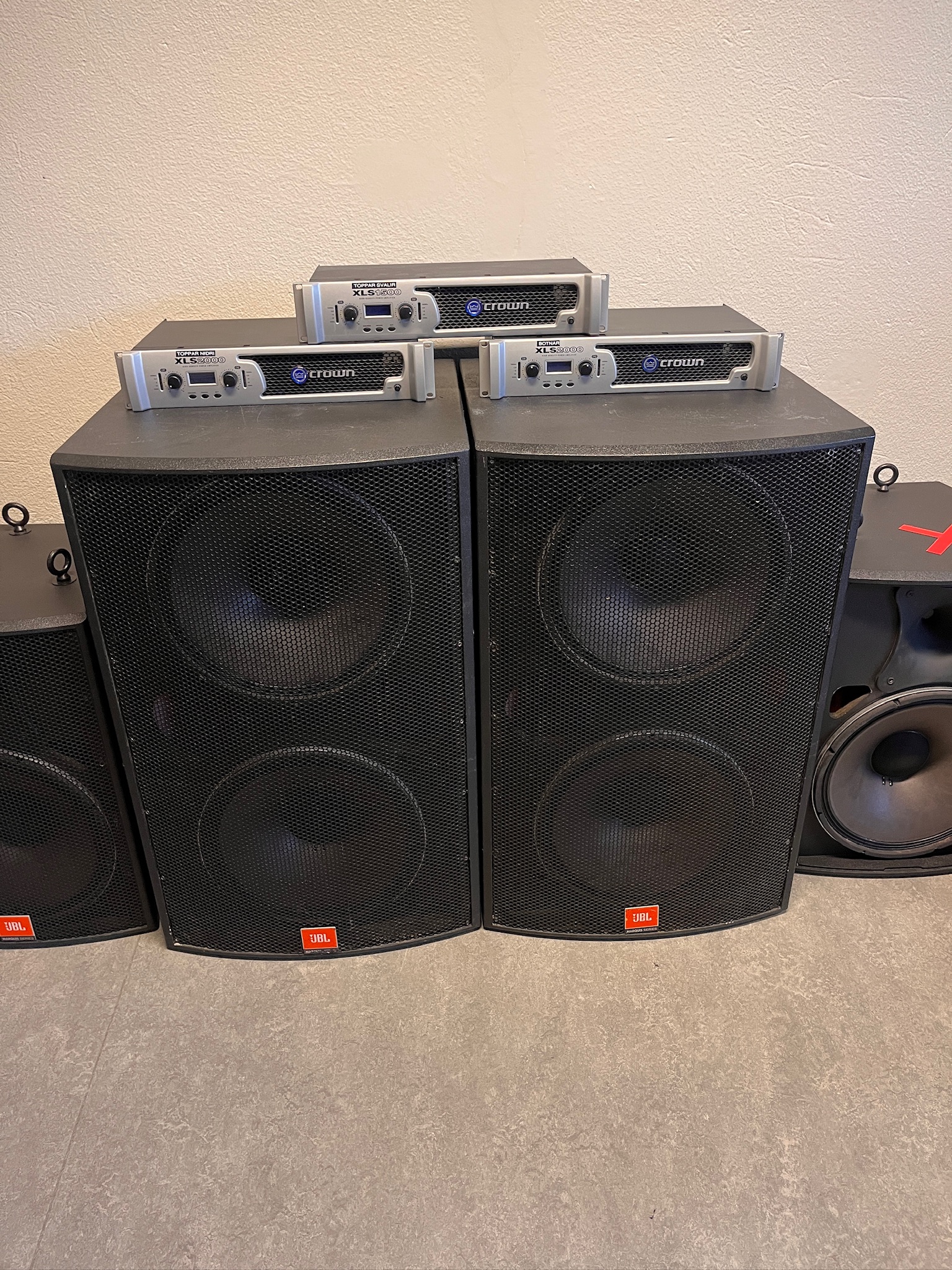 SELT / SOLD JBL hátlarar ásamt EV hátölurum 3