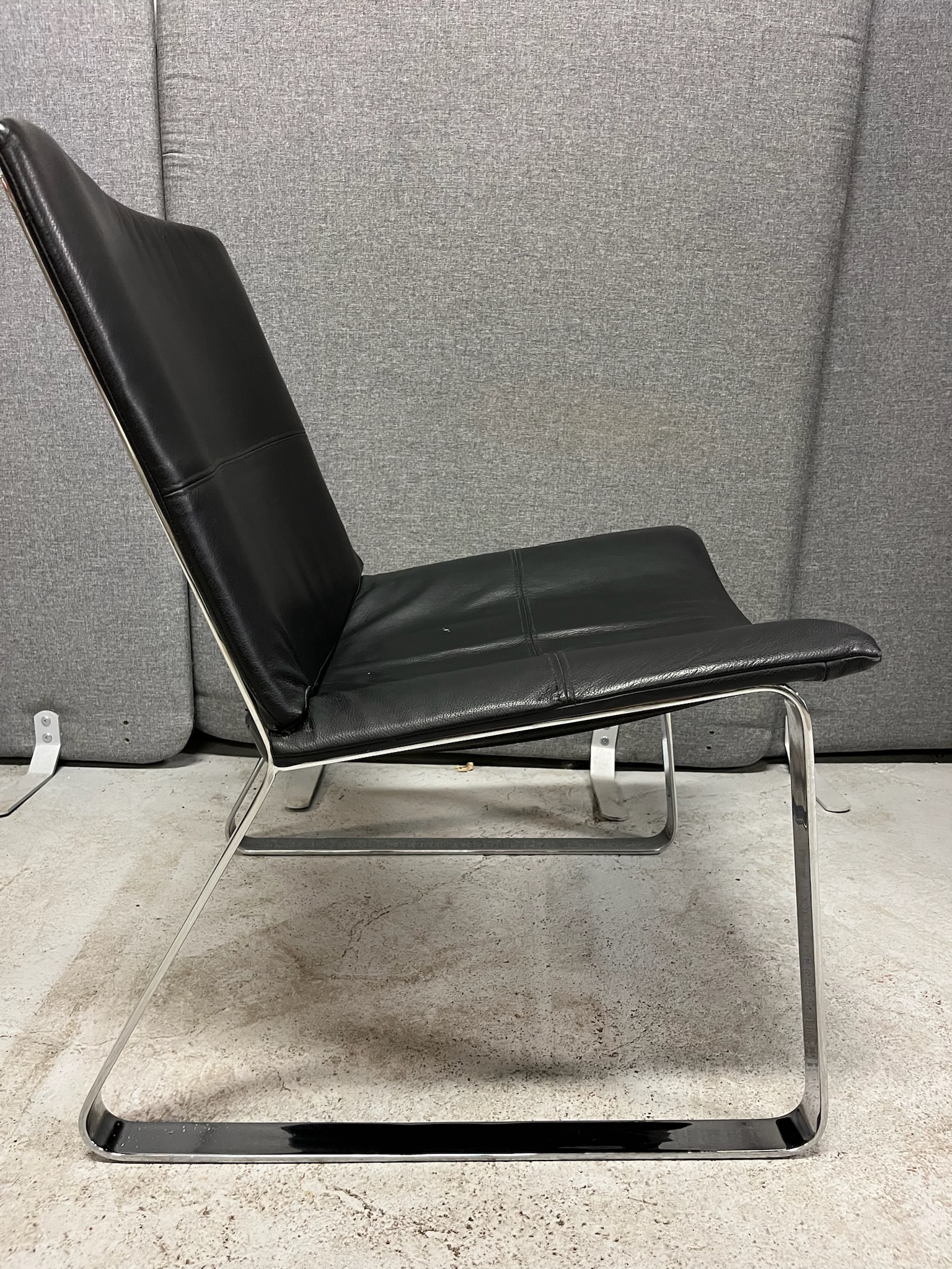 SELT / SOLD Hönnunar leðurstóll 4