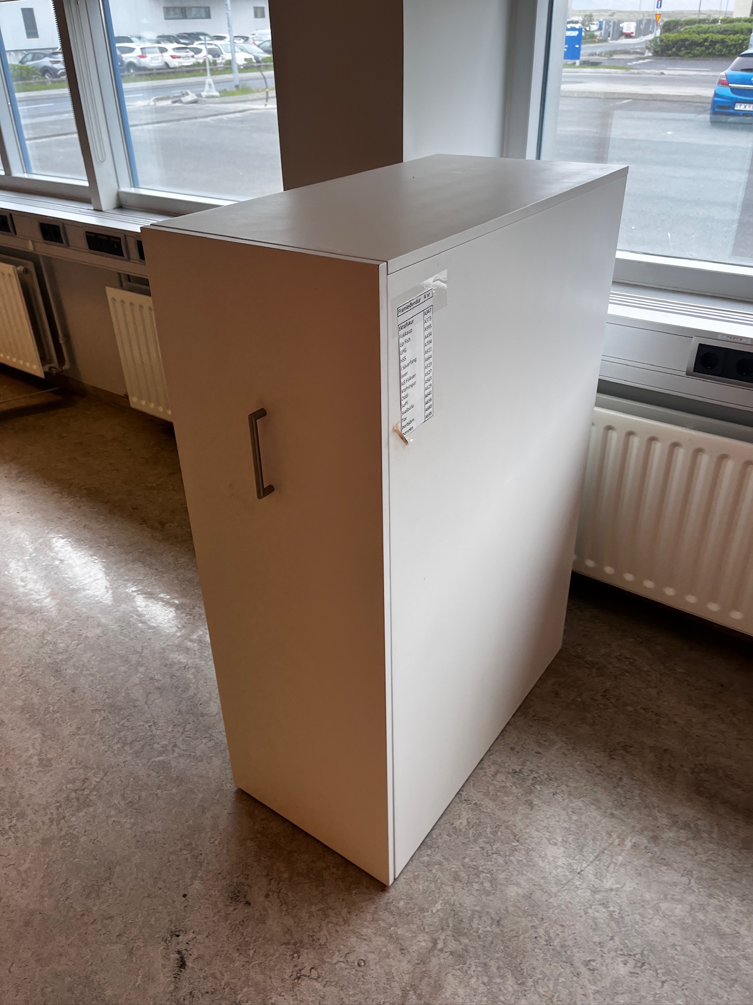 SELT / SOLD Turnskápur, H120 x D82 x B42 sm. 2