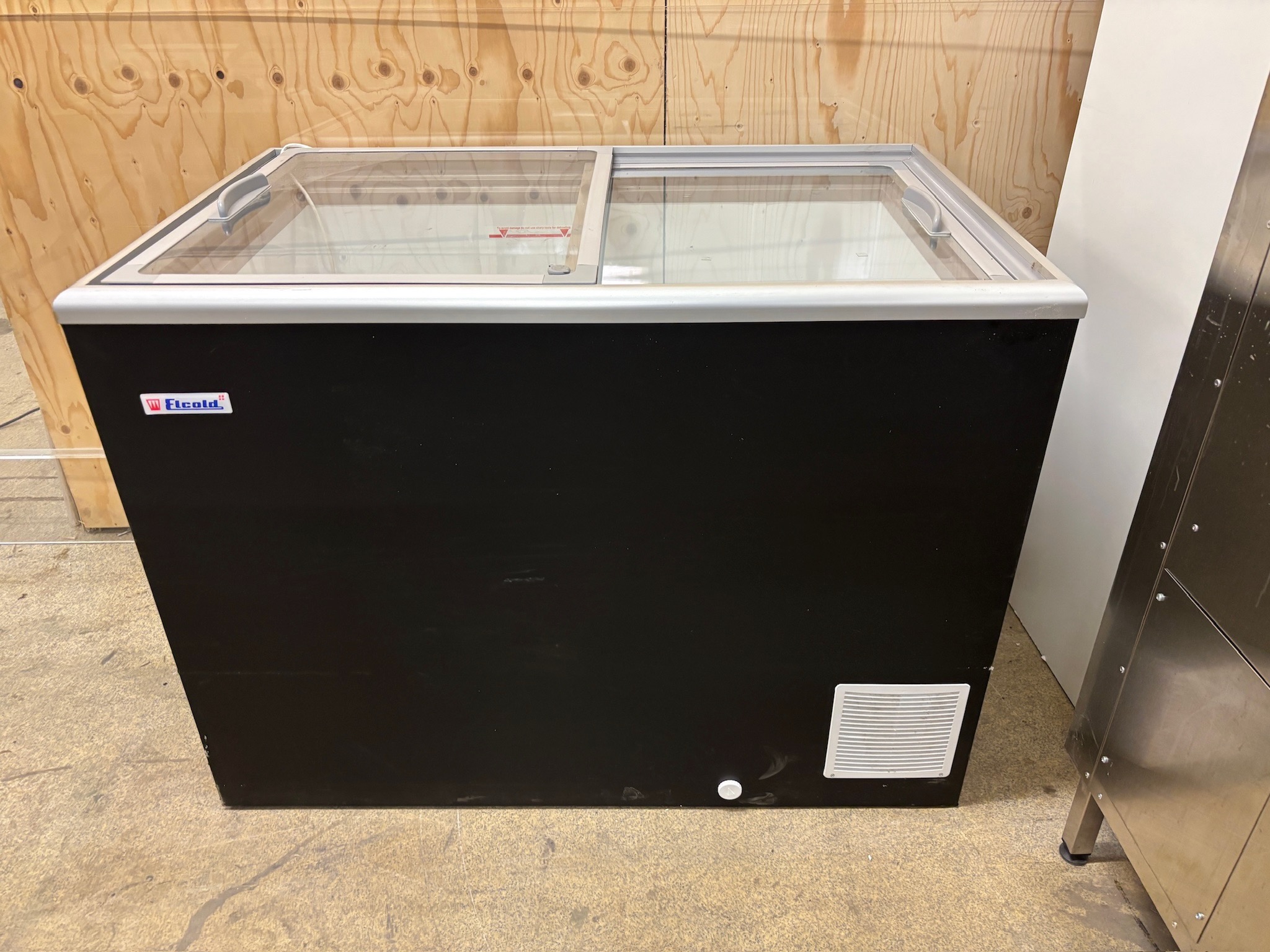 SELT / SOLD Elcold frystikista, L110 x B70 x H81 sm. 2