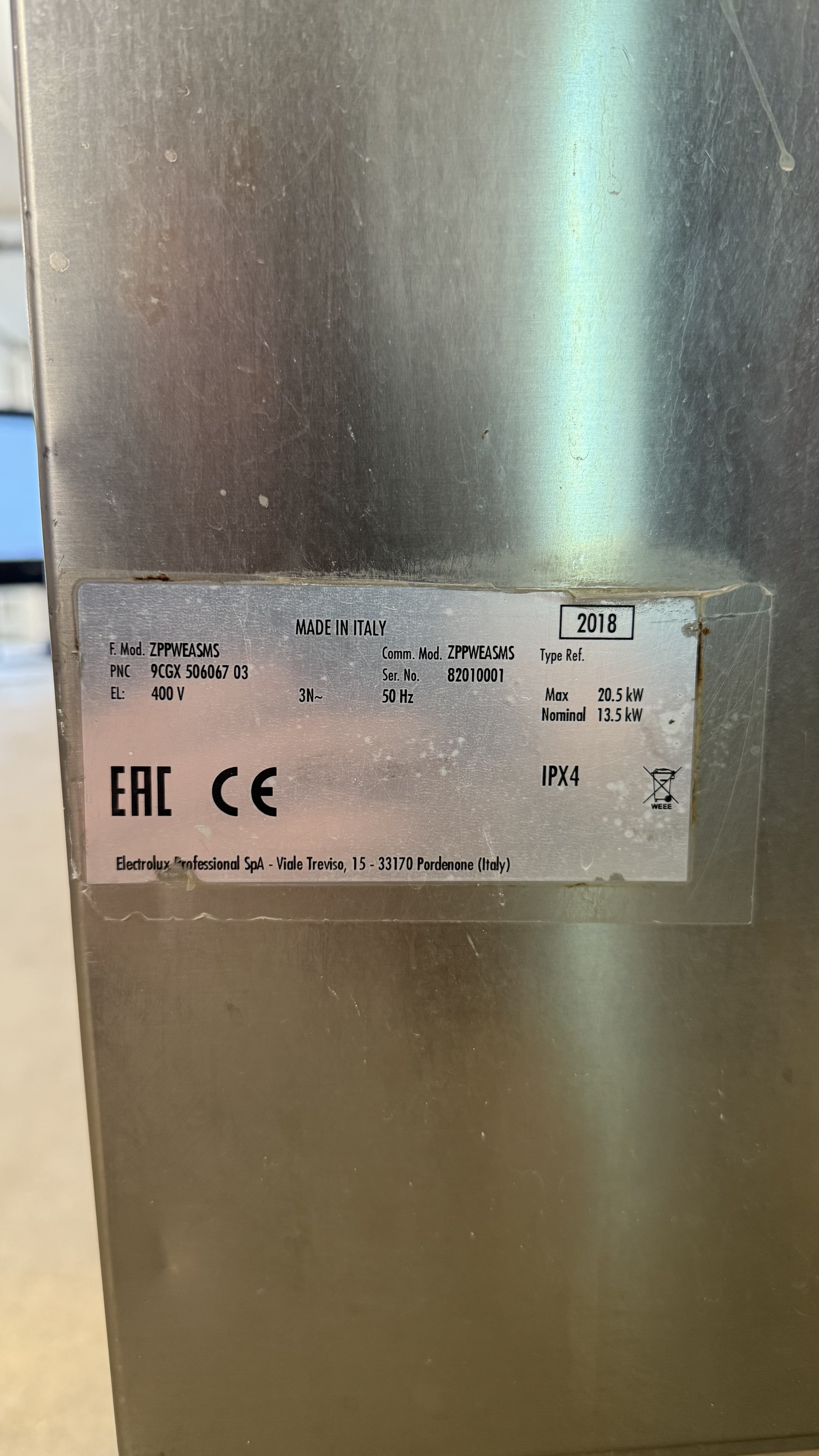 SELT / SOLD Zanussi grófþvottavél frá ProGastro 4