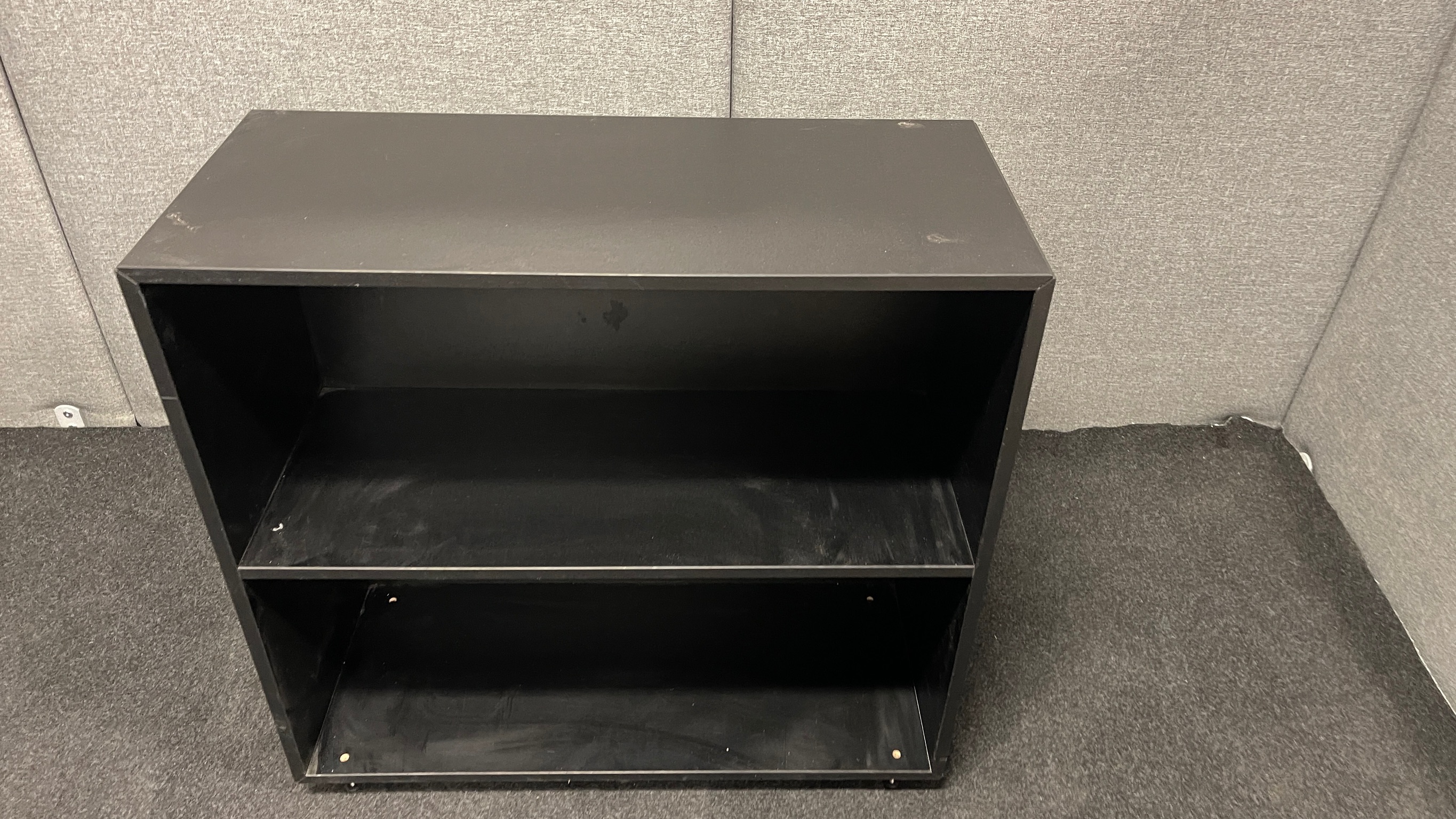 SELT / SOLD Skápaeining, B80 x D35 x H75 sm. 2