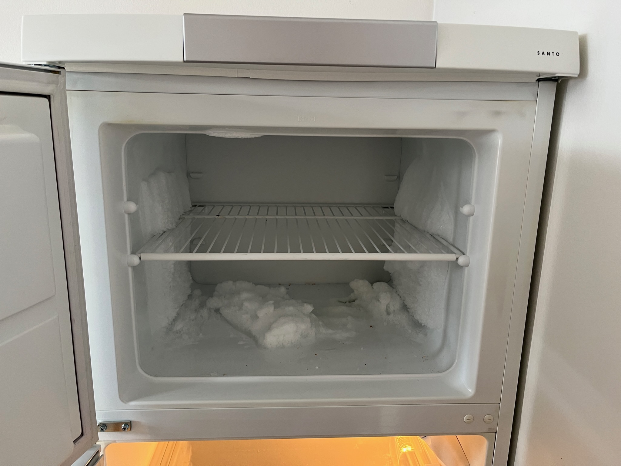 SELT / SOLD - AEG Ísskápur m/frysti - 160 sm. 5