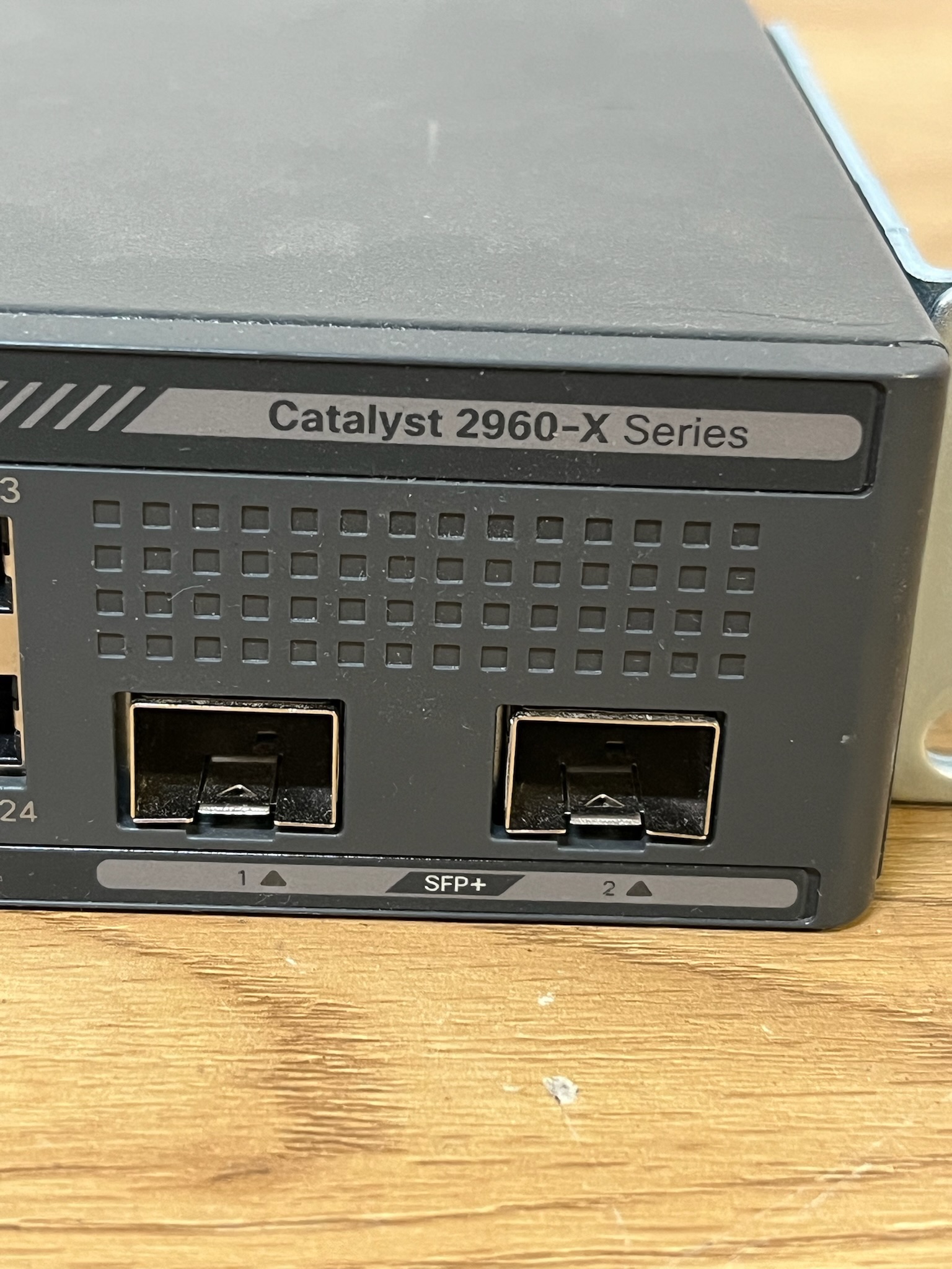 Cisco Catalyst 2960-X Sviss, 24xGigE/2x10G SFP+/LAN Base 3