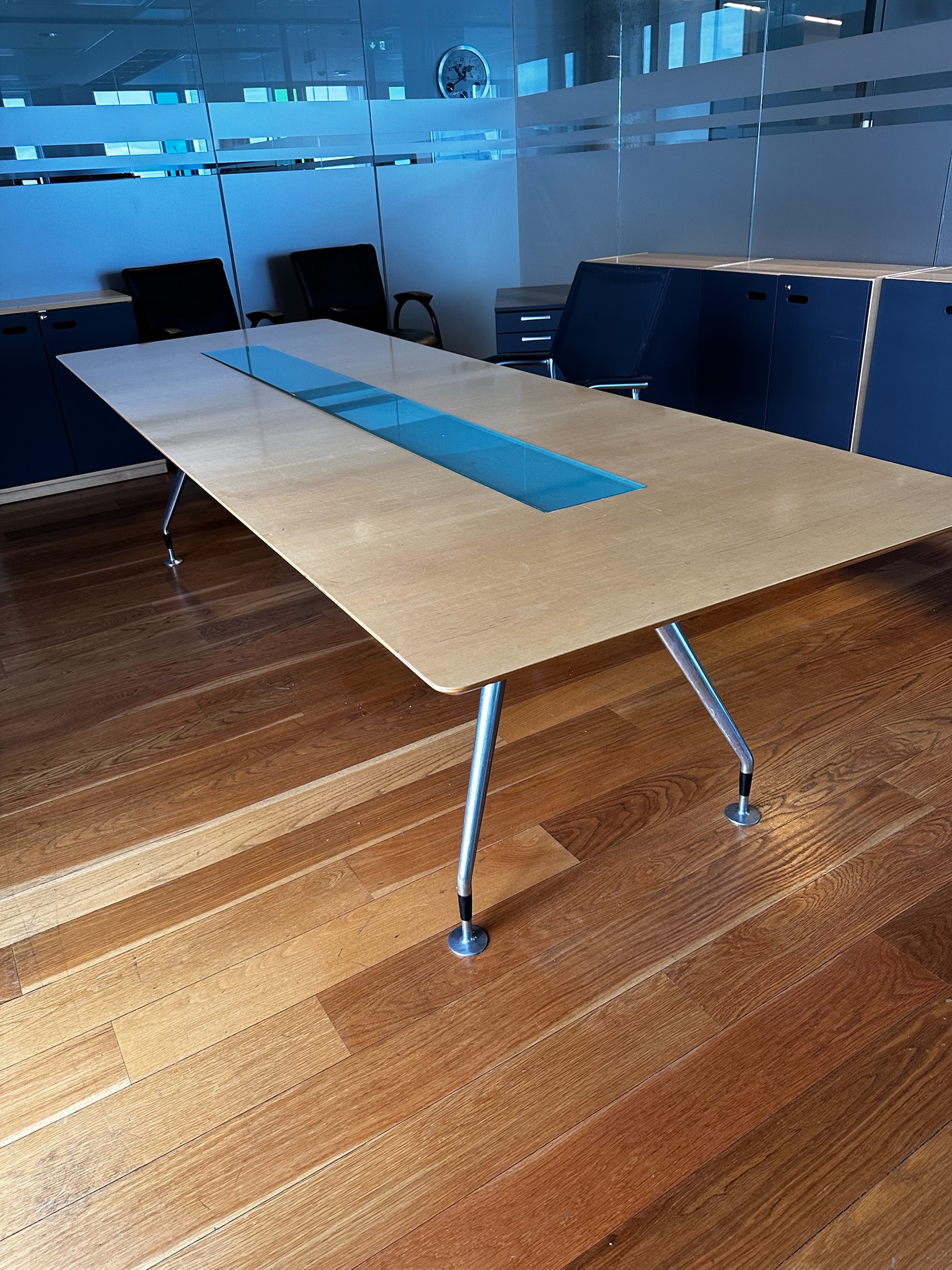 SELT / SOLD Vitra fundarborð frá Pennanum, 8-10 manna, L280 x B100 x H74 sm. 11