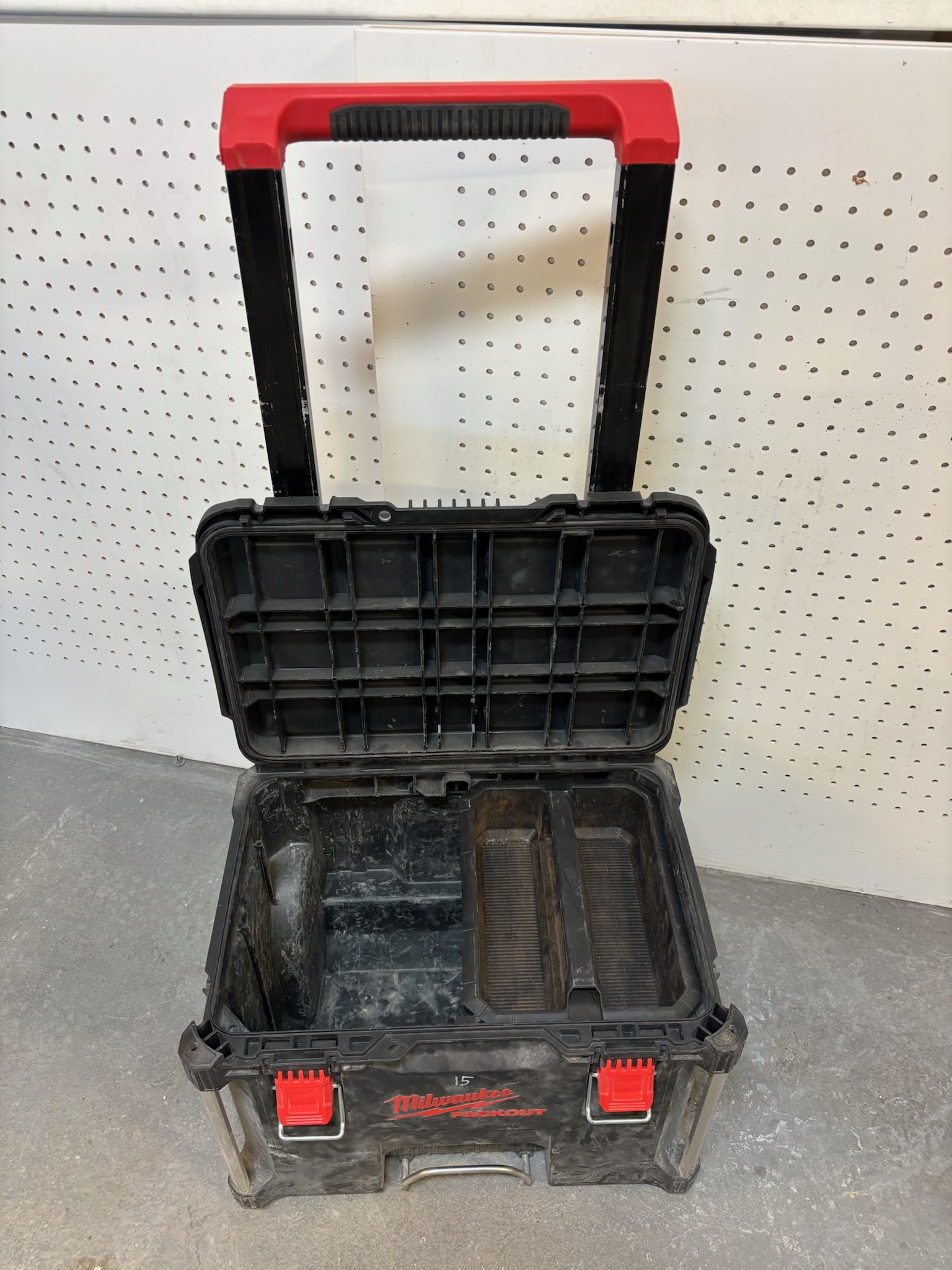 SELT / SOLD Milwaukee Packout taska frá VFS 3