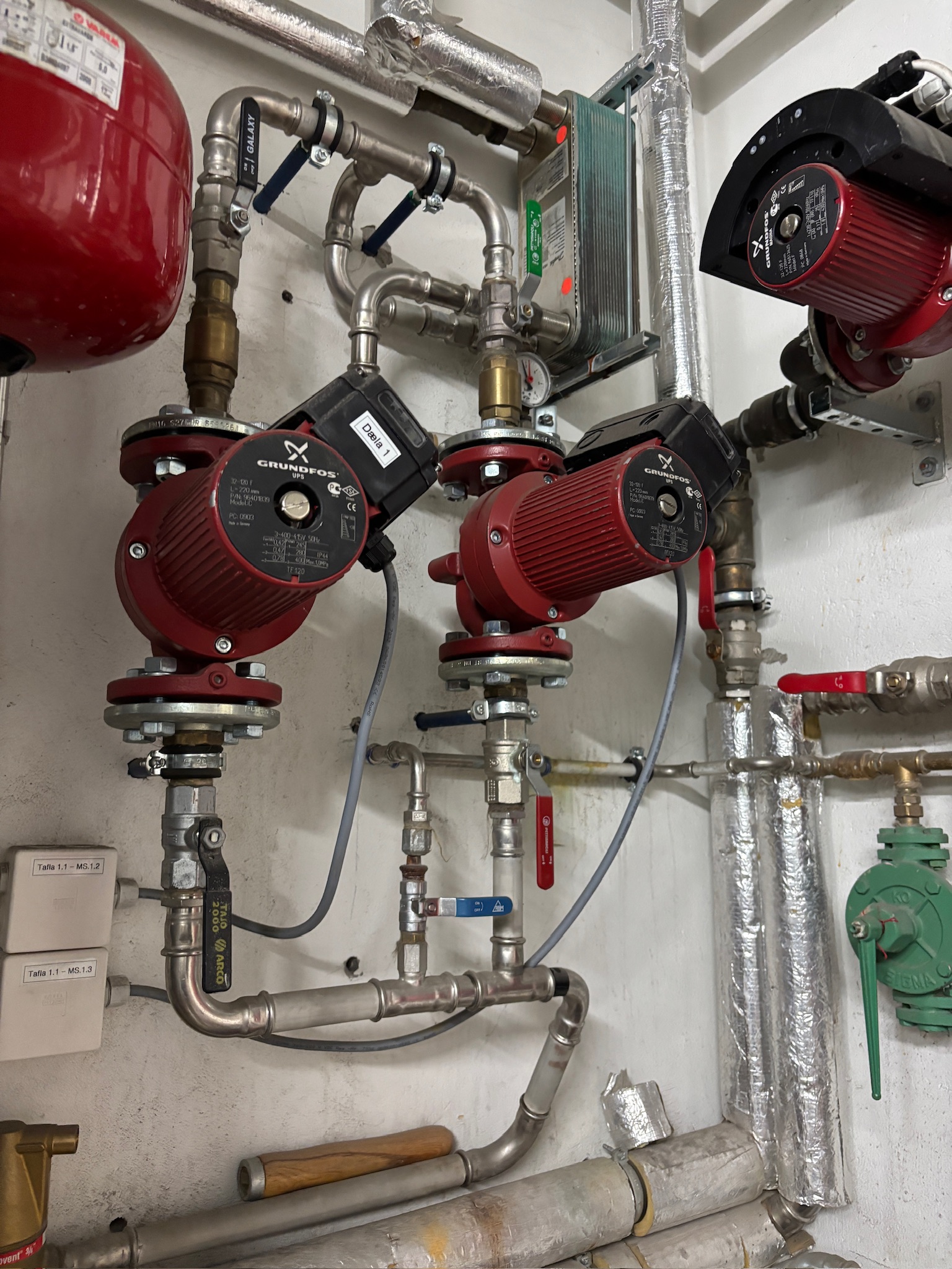 SELT / SOLD Grundfos þriggja hraða hringrásardæla