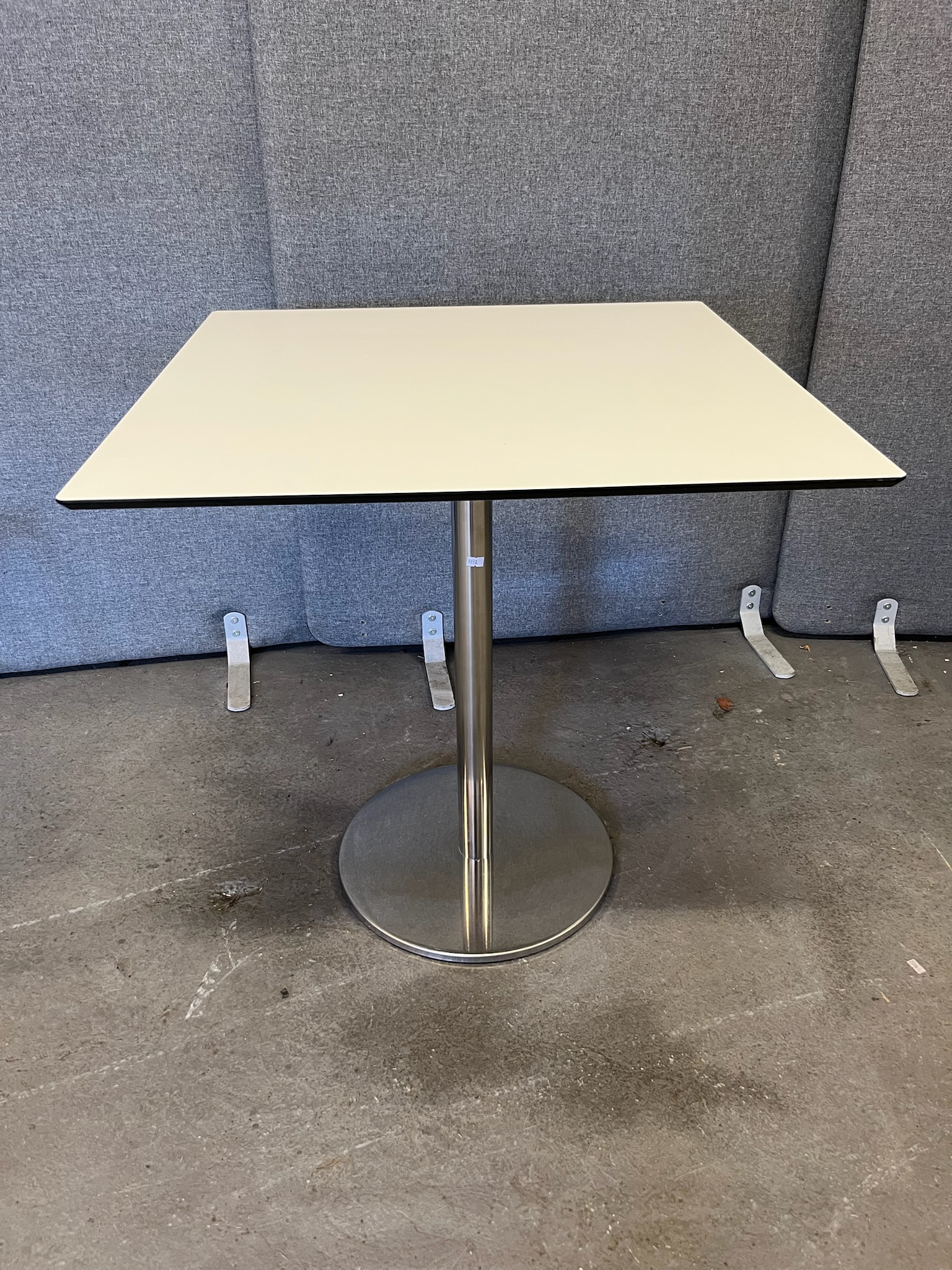 SELT / SOLD Eldhúsborð, B70xD70xH72sm.