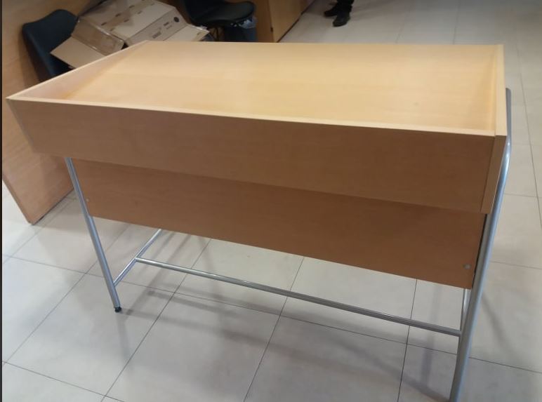 SELT / SOLD Skrifborð (ónotað) frá Á.Guðmundsson