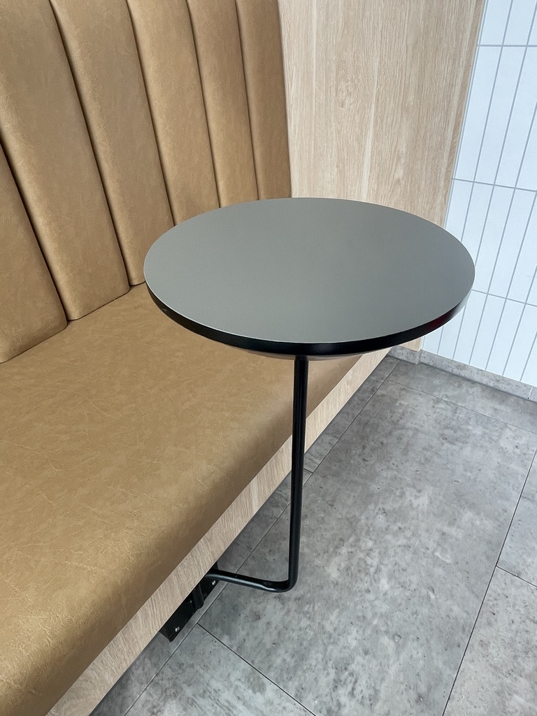 SELT / SOLD Nýlegur bekkur m.borði - ledlýsing- Sérsmíði - L195 x D62 x H152 8