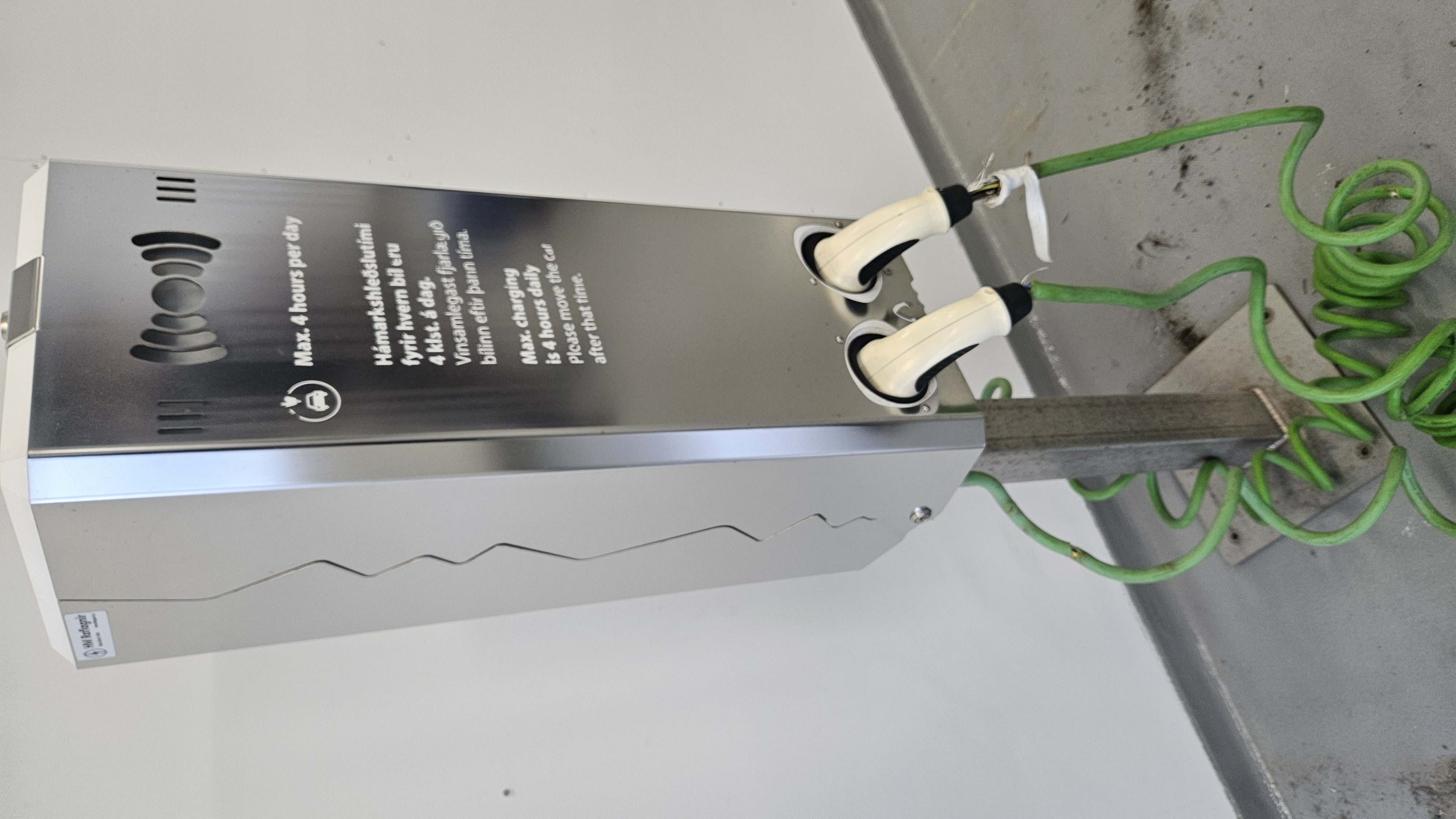 SELT / SOLHleðslustöð - tveir bílar 2*22 KW heimilið eða fyrirtækið Hæð 145 SM