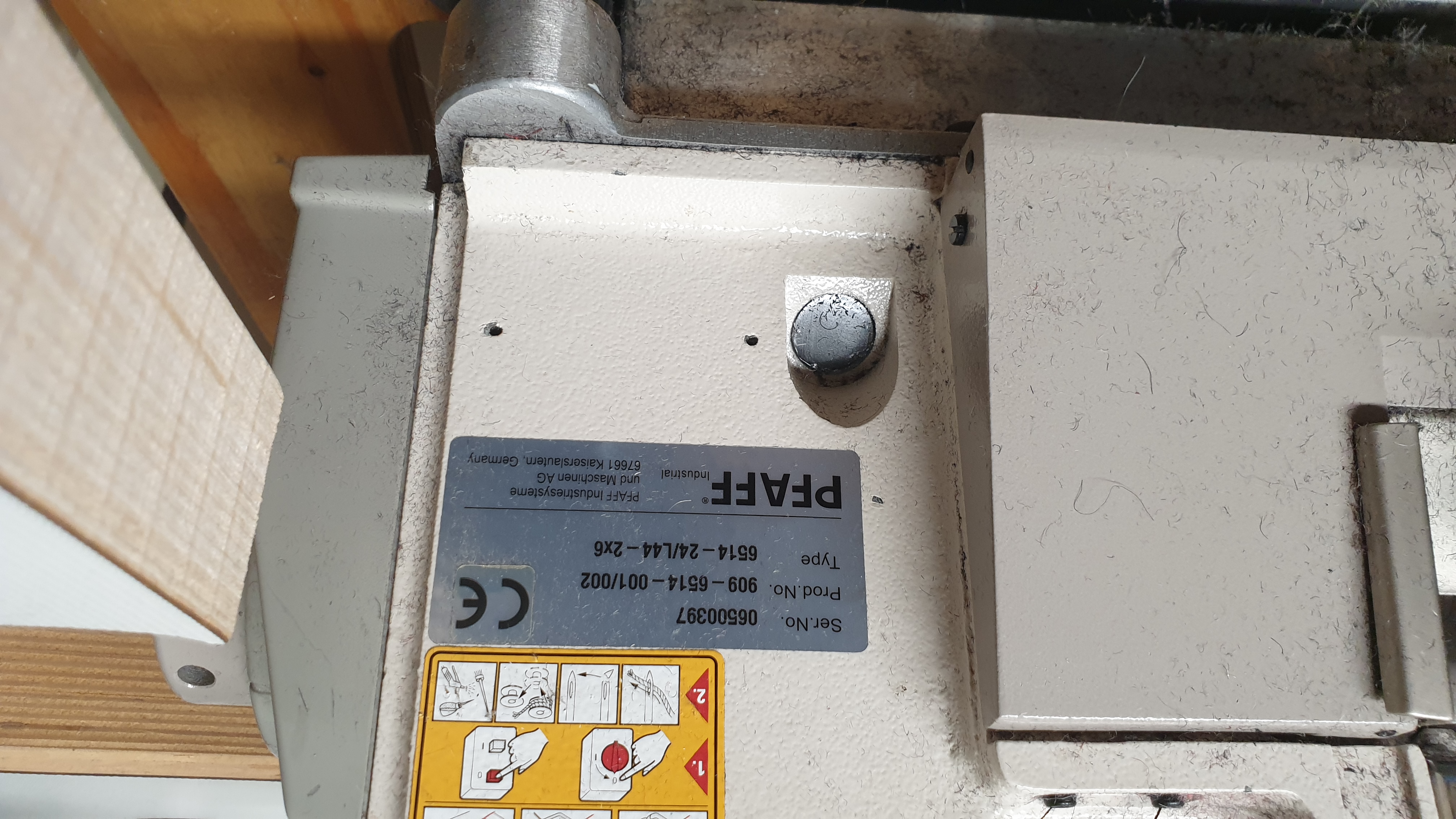 Selt - PFAFF Ocerlock 6512 - saumavél - sewing machine 5