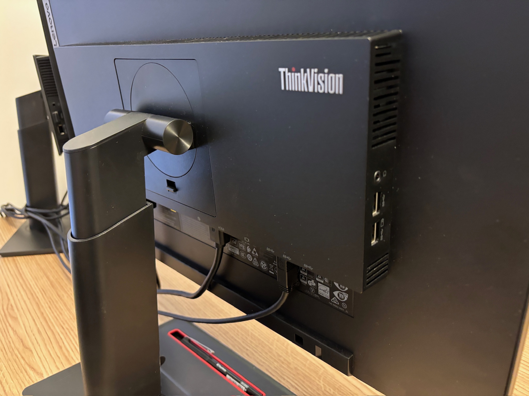 SELT / SOLD Lenovo T24i tölvuskjár - 24'', 1920x1080p 4