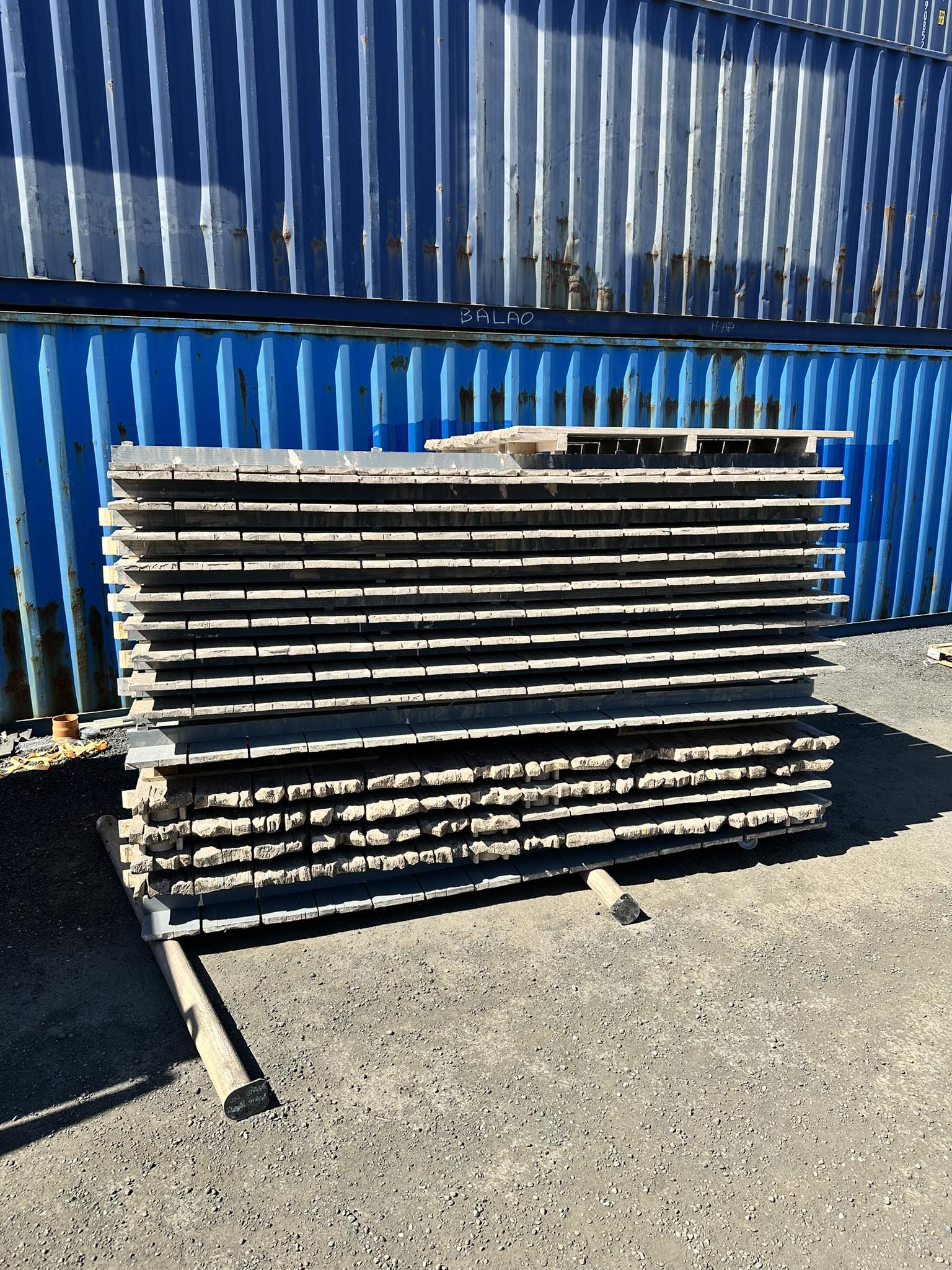 SELT / SOLD Viðargólf massívt úr sýningu 4
