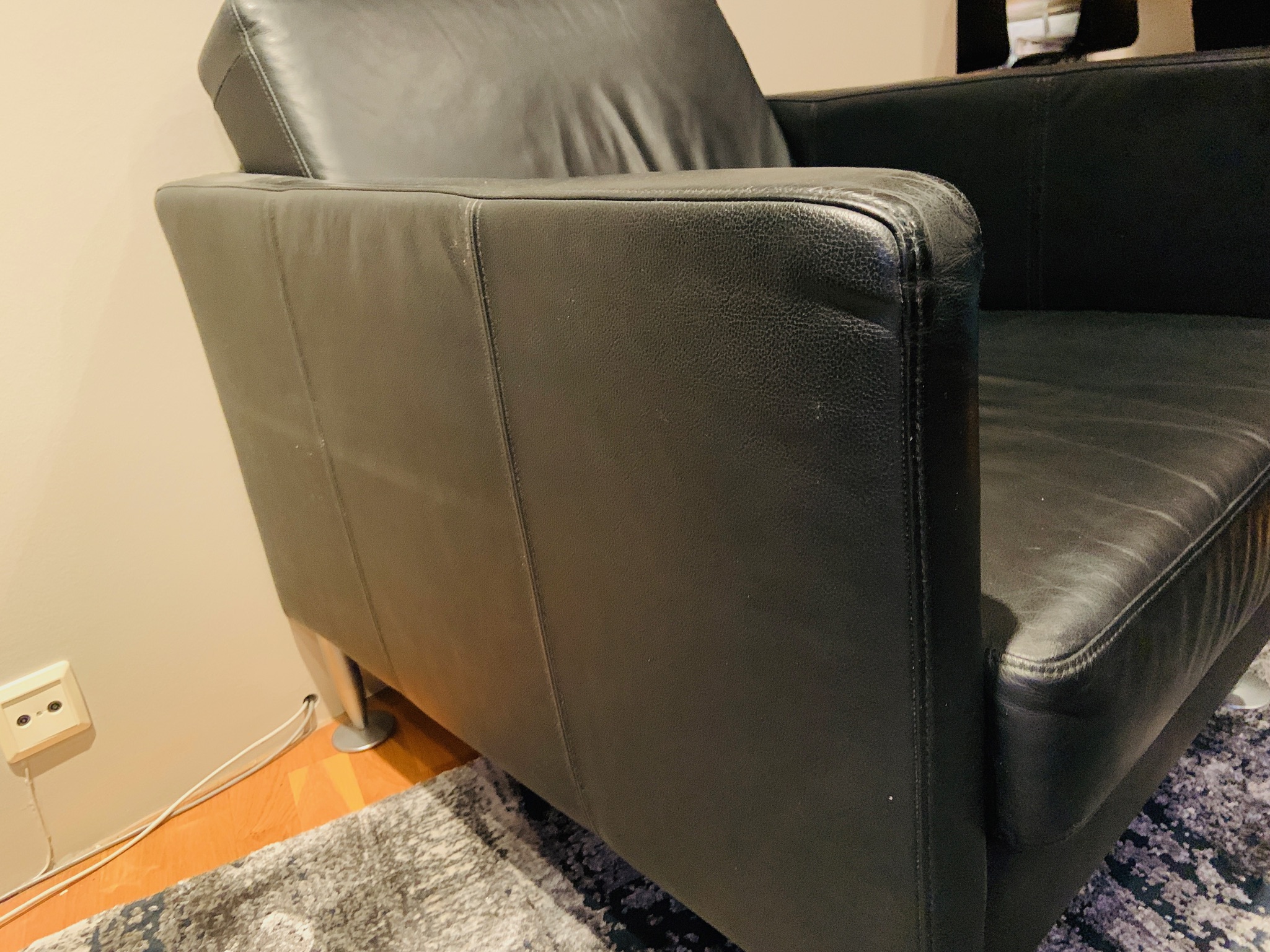 SELT / SOLD Leðurstóll 4
