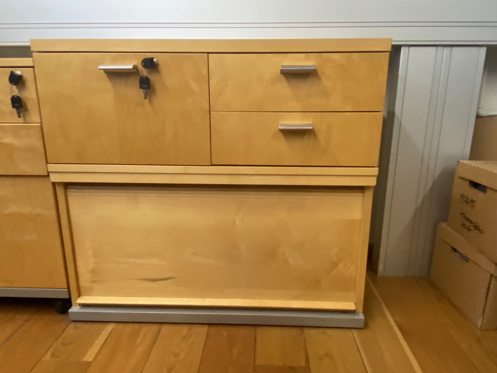 SELT / SOLD Skápaeining, B80x D43x H74sm. 2