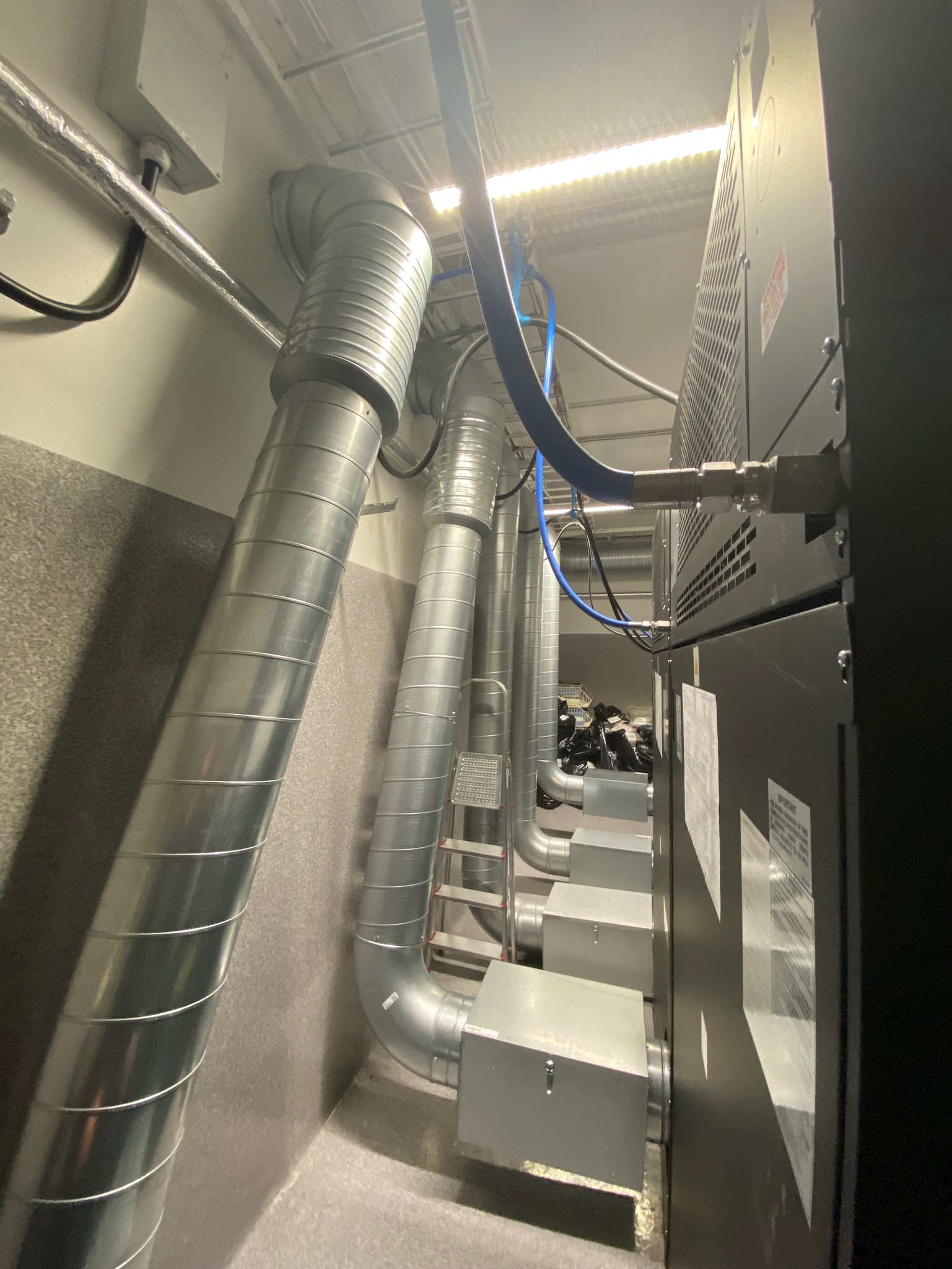 SELT / SOLD - American Dryer Corp. iðnaðarþurrkari rafmagns 72 kw 8