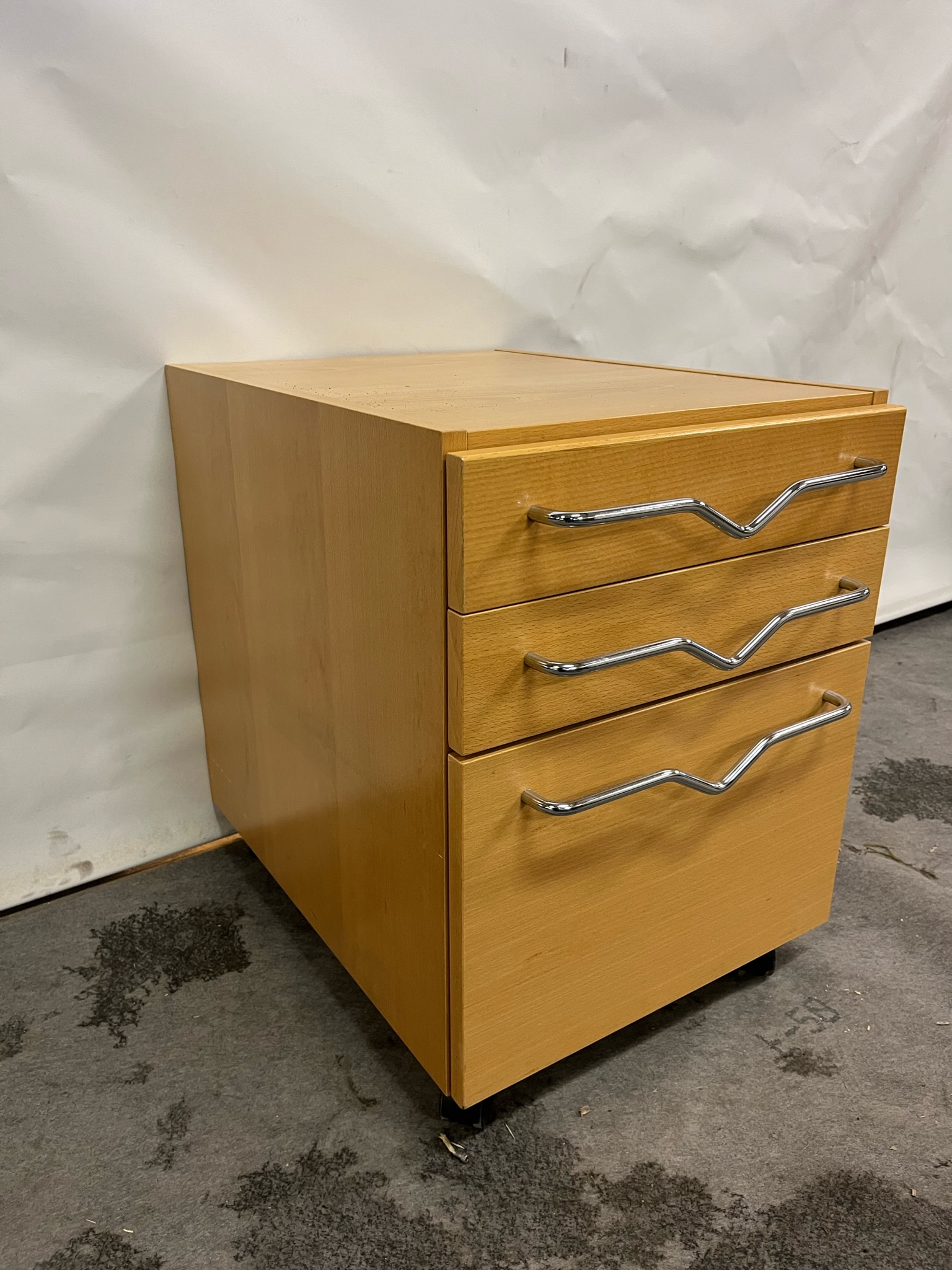 SELT / SOLD Skrifstofukálfur frá Á. Guðmundsson á hjólum 2
