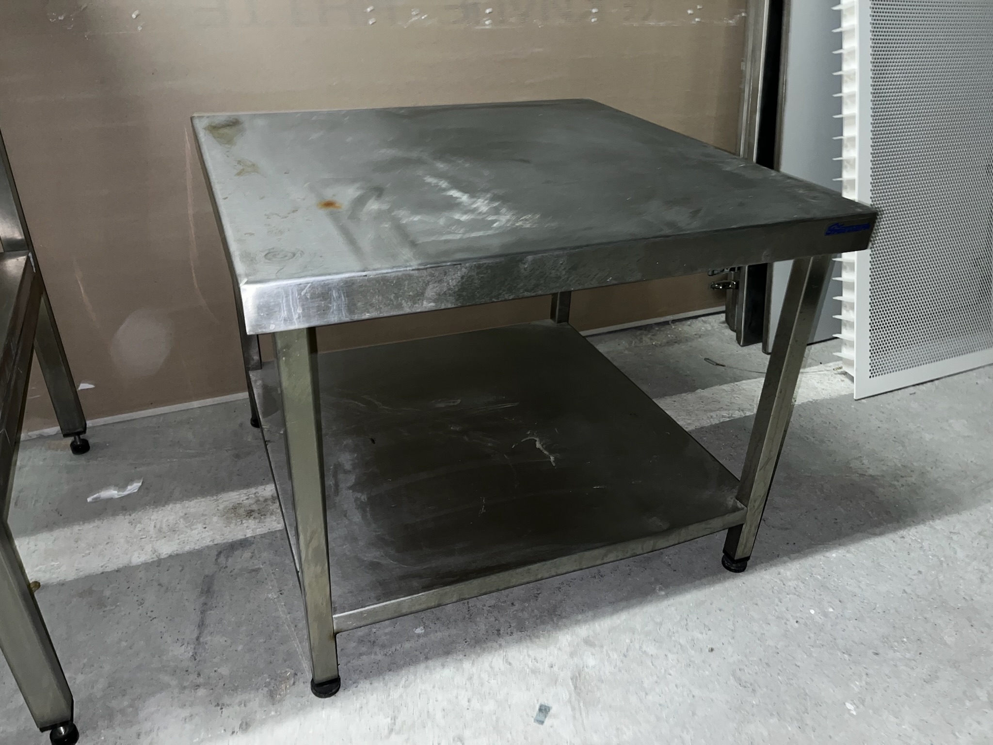 SELT / SOLD Undirborð - stálborð 3