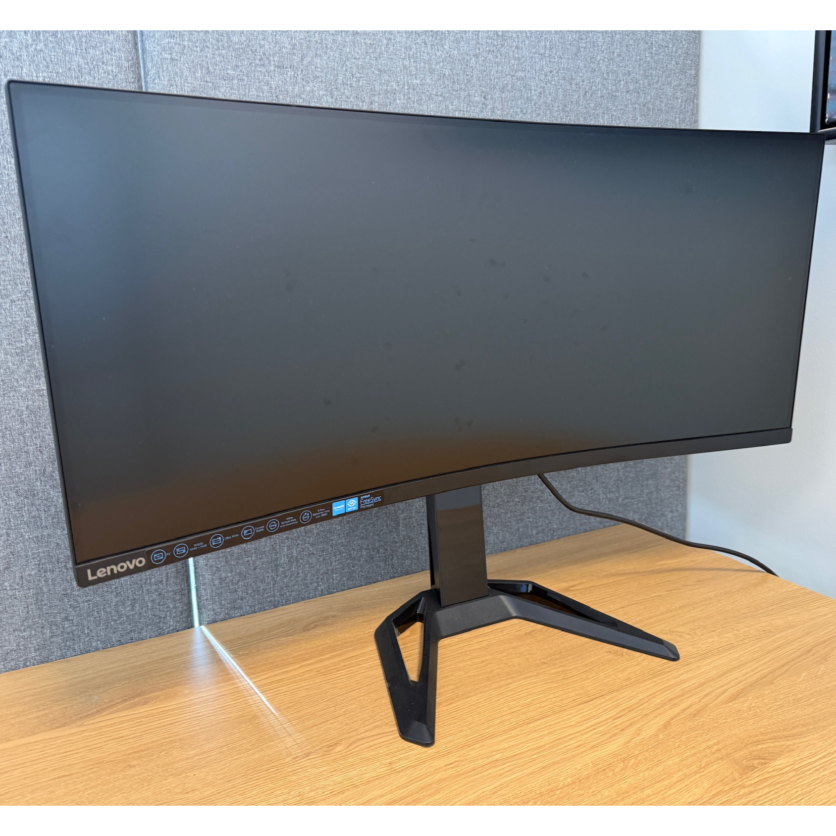 SELT / SOLD Lenovo leikjaskjár frá Ofar, 170hz, QHD, 34''