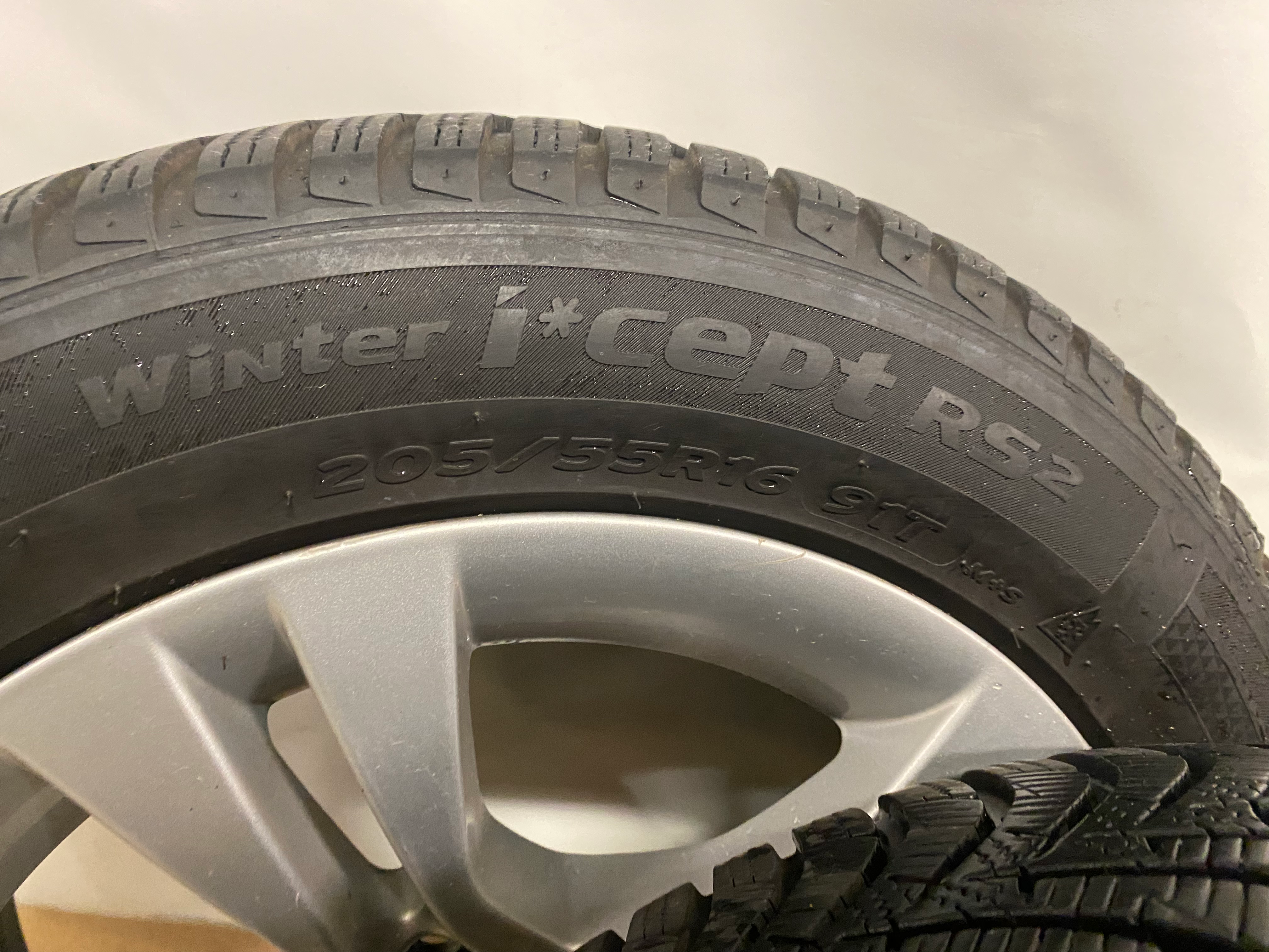 SELT / SOLD Hankook Winter icept RS2 heilsársdekk á álfelgum - 205/55 R16 91T 14