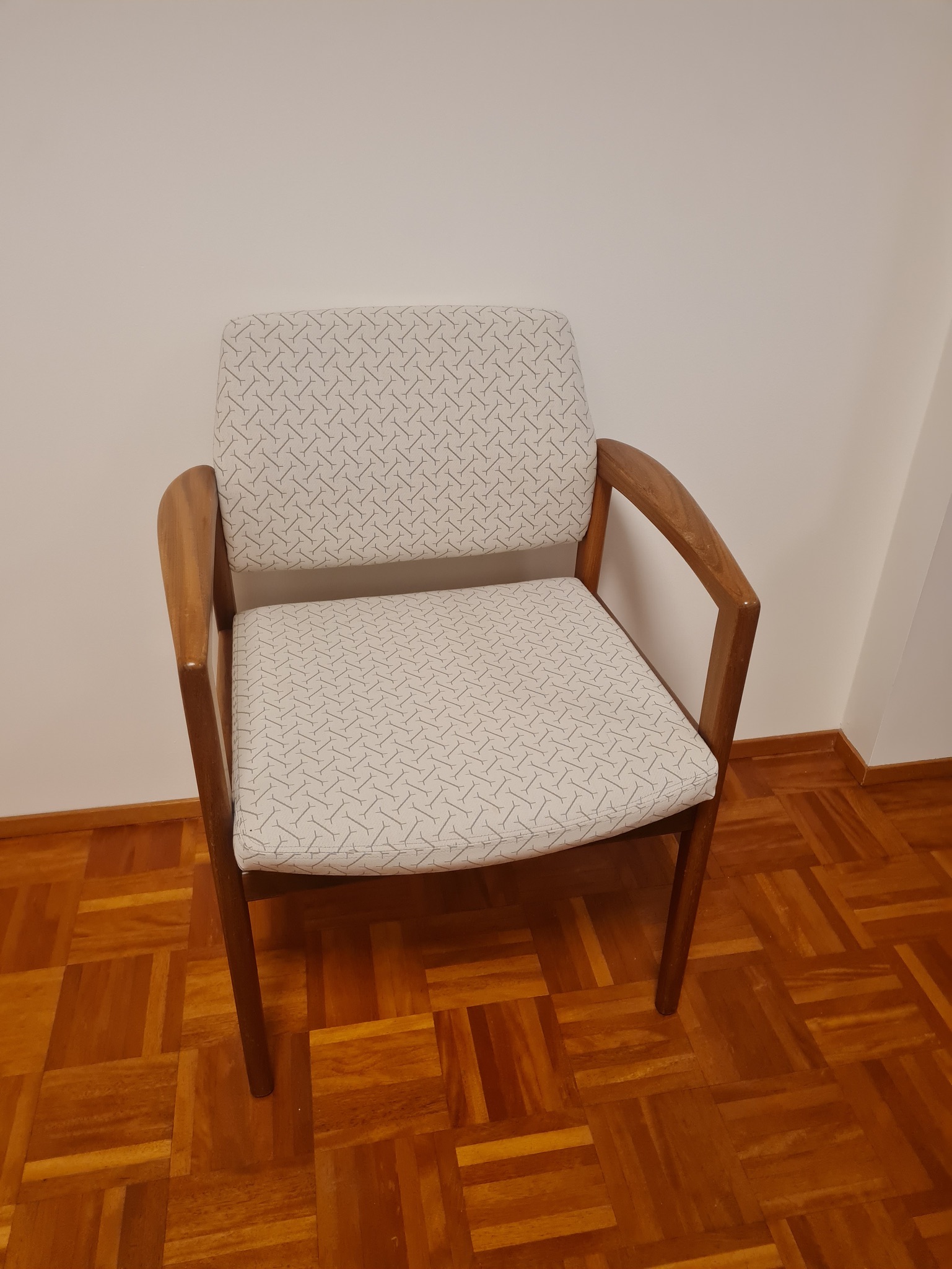 SELT / SOLD - Stóll - vönduð íslensk smíði.