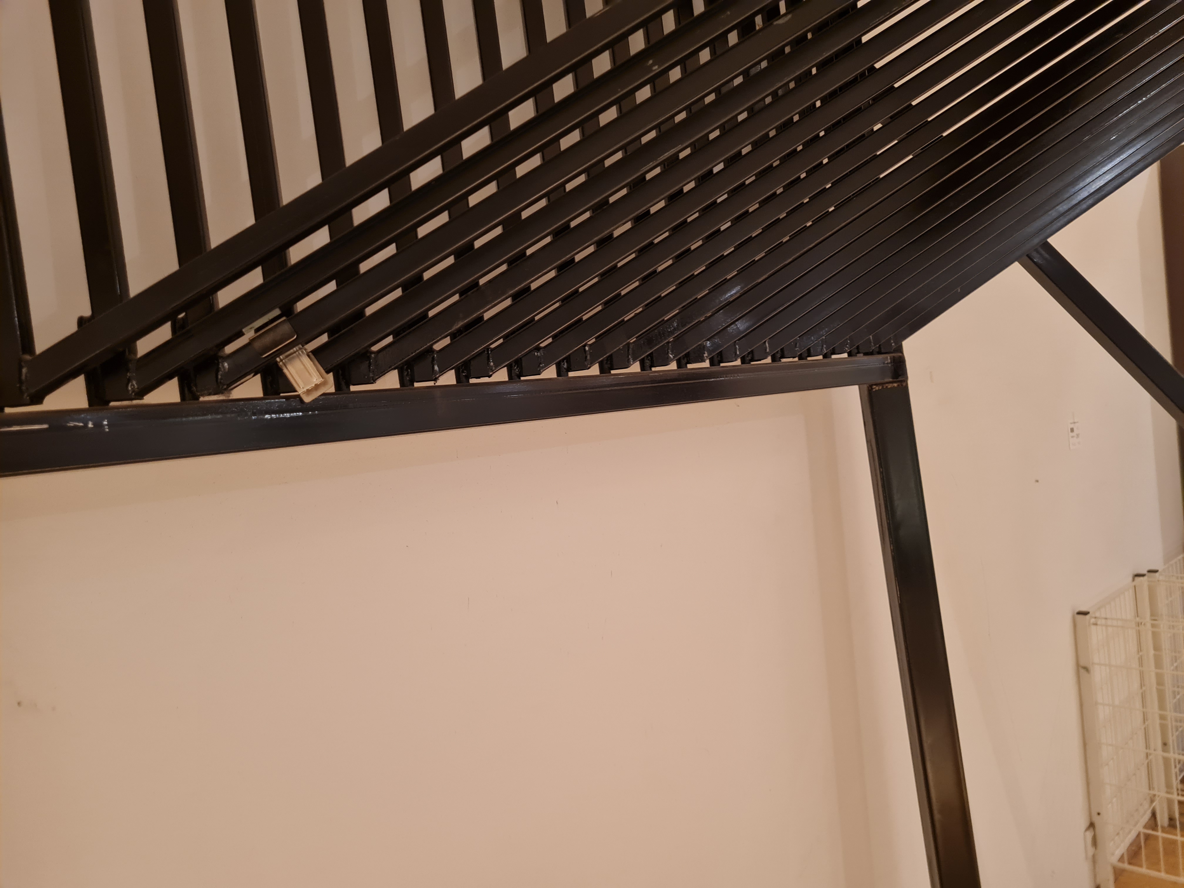 Selt - sold -Teppagrind 7