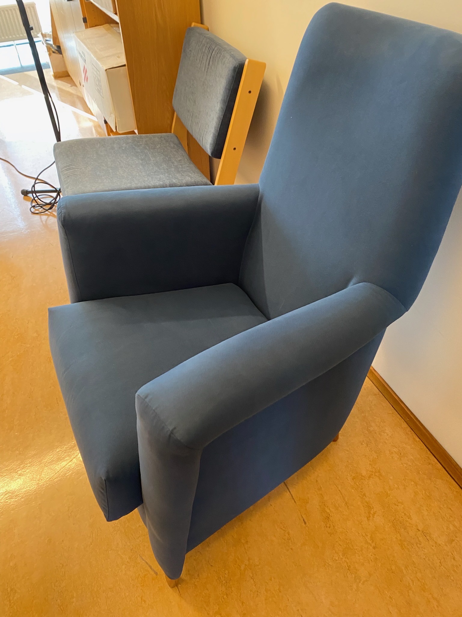 SELT / SOLD Taustóll blár - nokkrir stólar til - Alþingi 6