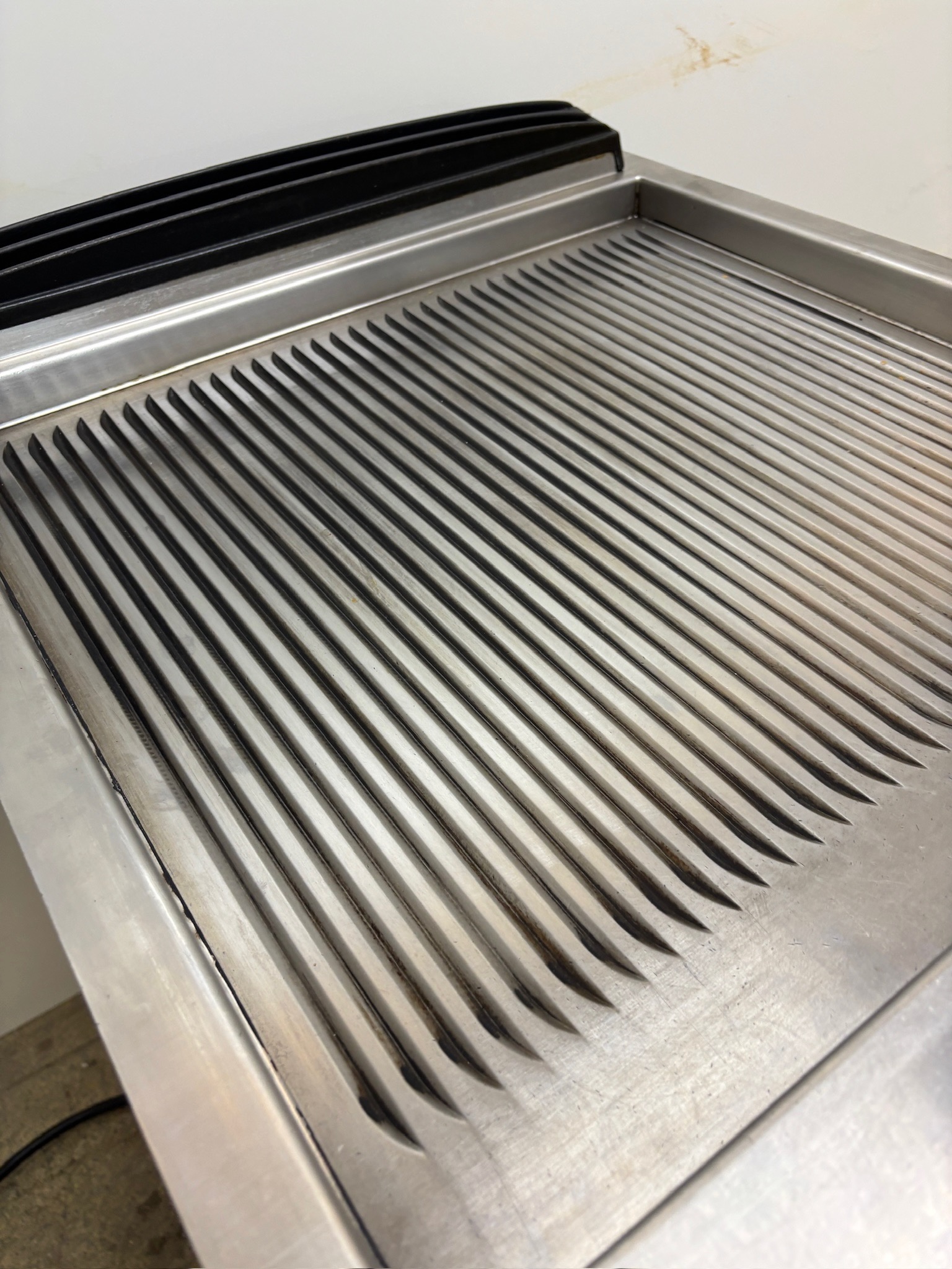 SELT / SOLD Grillvapor Olis grillpanna og undirborðB60 x D73 x H91 sm. 8
