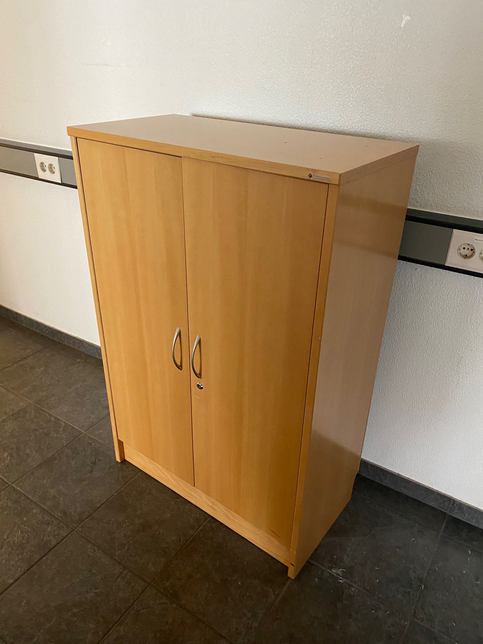 SELT / SOLD Skrifstofuskápur - EG Skrifstofubúnaður 2