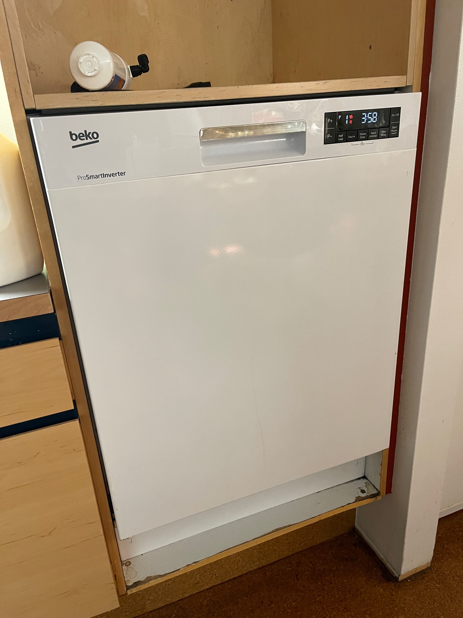 Selt/Endurnýtt-Nýleg Beko uppþvottavél 60 sm 2