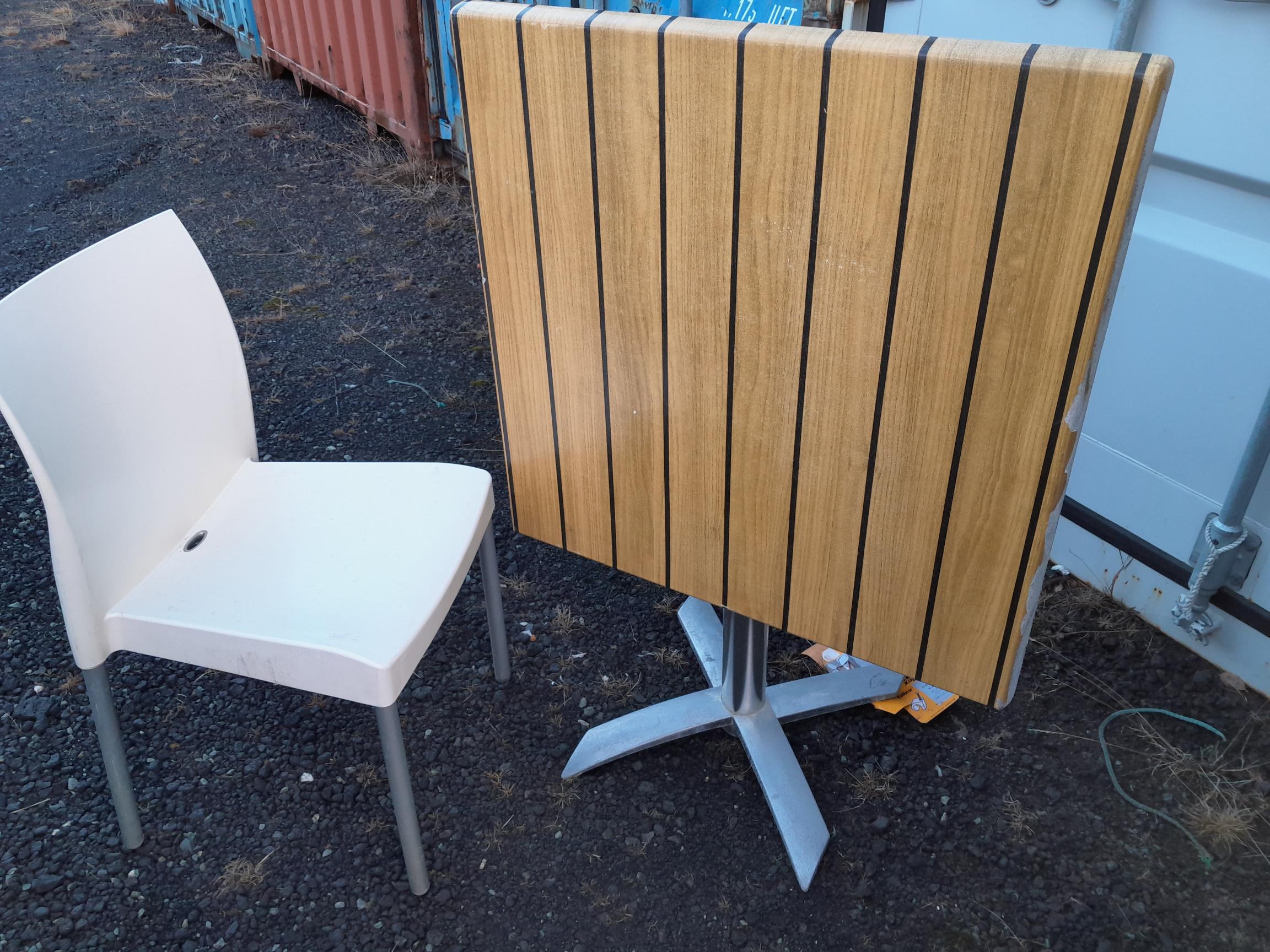 SELT / SOLD - Útiborð - veitingahús - 2 stk. útistólar 40 stk. 2