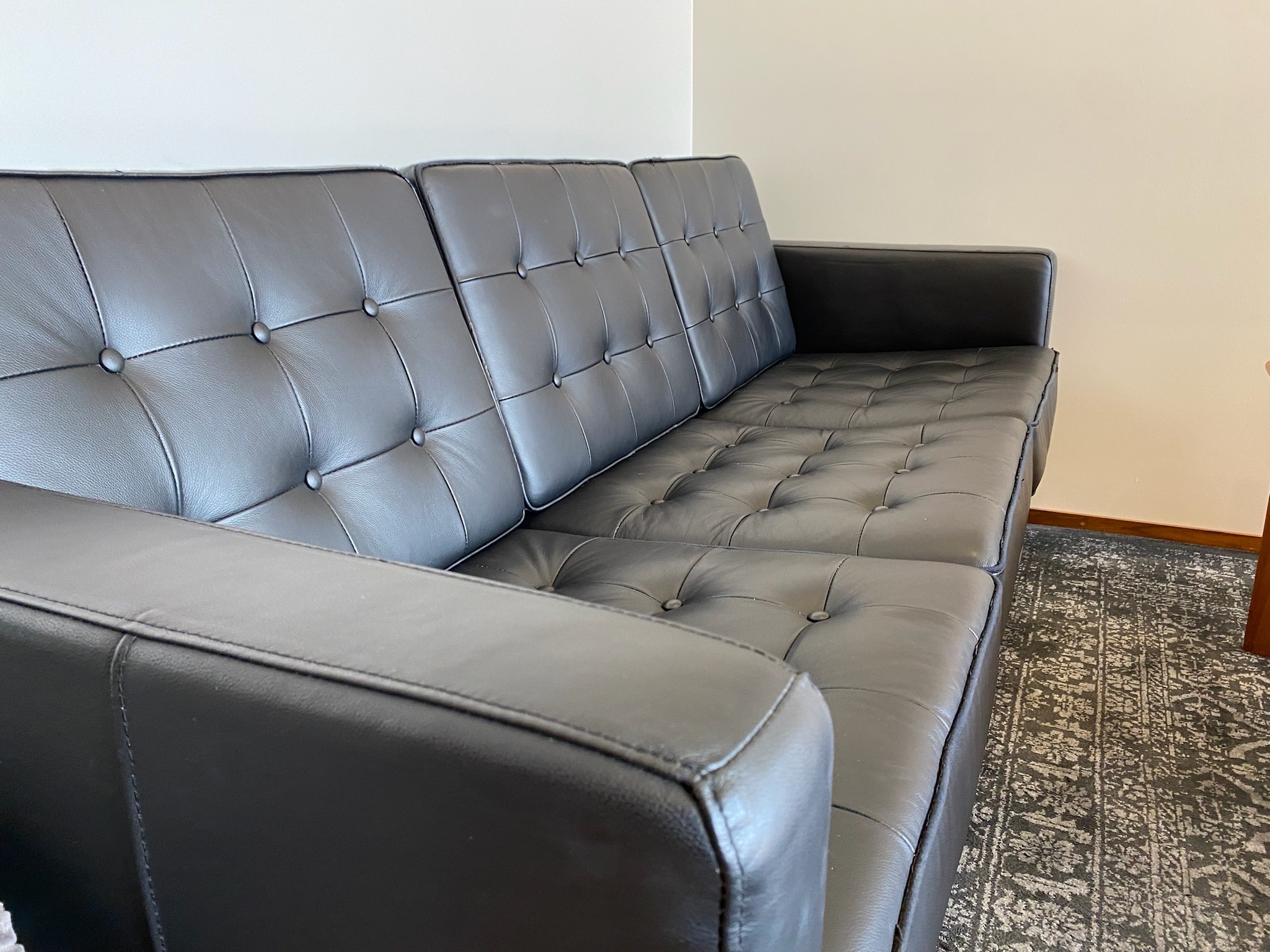SELT / SOLD Vandaður leðursófi - Alþingi 4