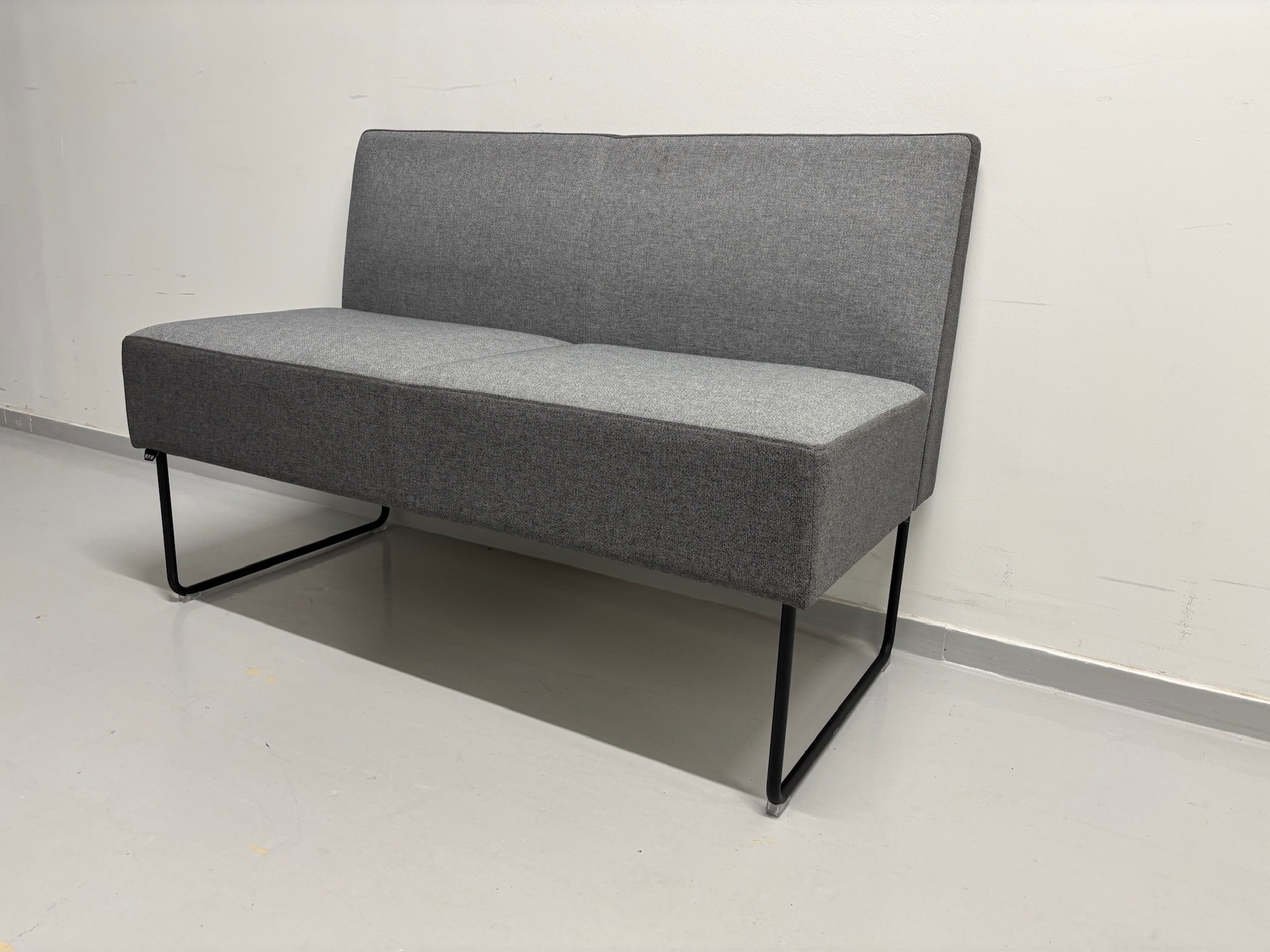 SELT / SOLD EFG sófi 2ja sæta frá A4, B120xD58xH46 sm. 2