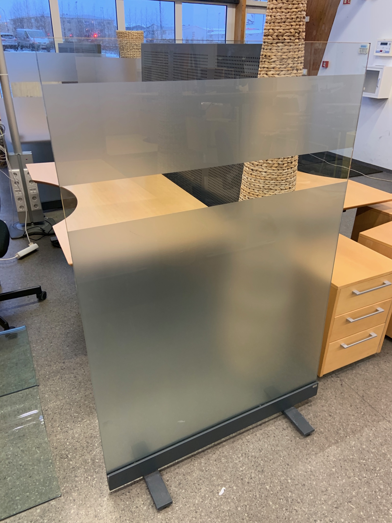 SELT / SOLD Glerskilrúm frístandandi