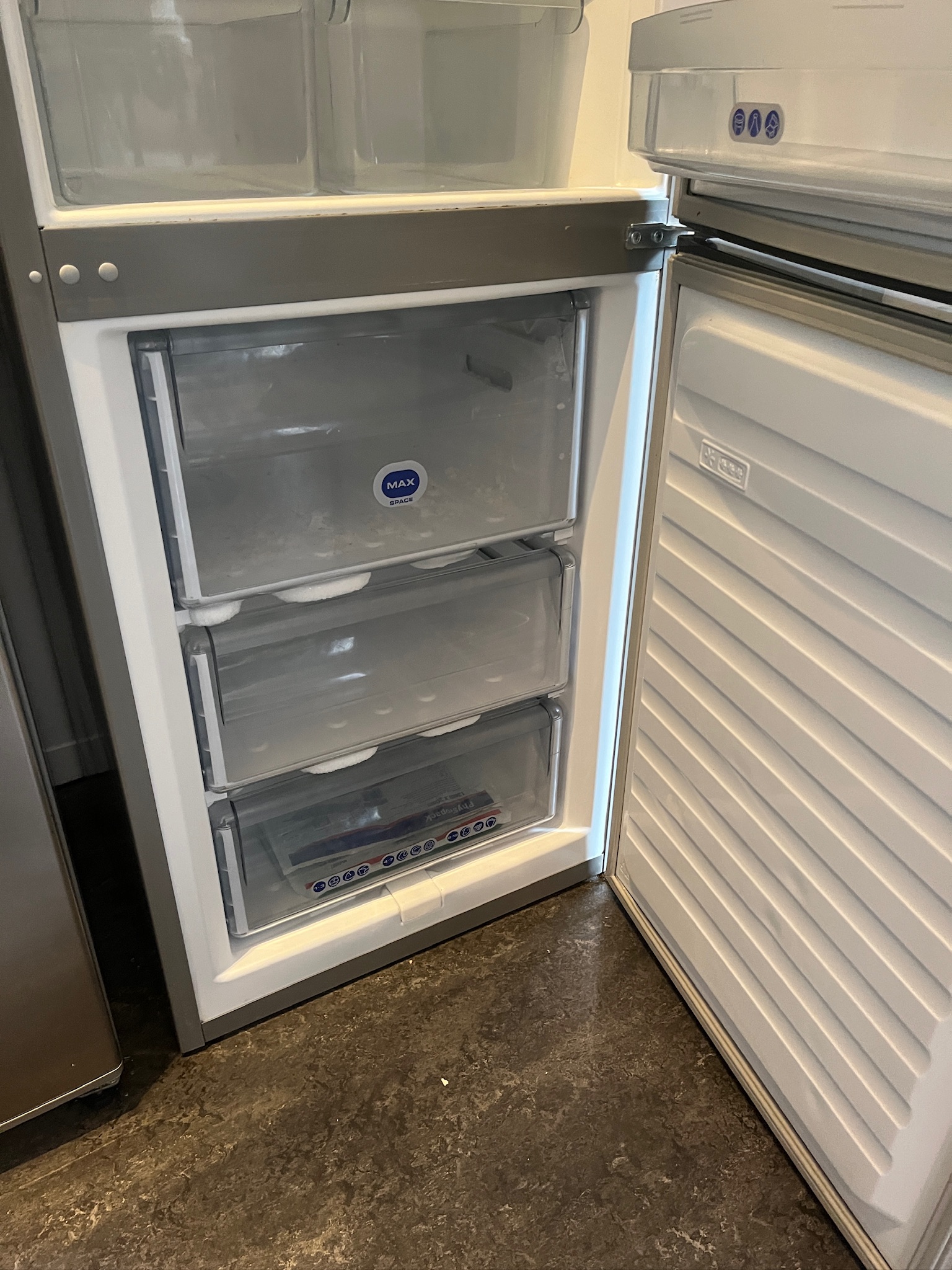 SELT / SOLD - Whirlpool ísskápur með frysti - H188sm. 5