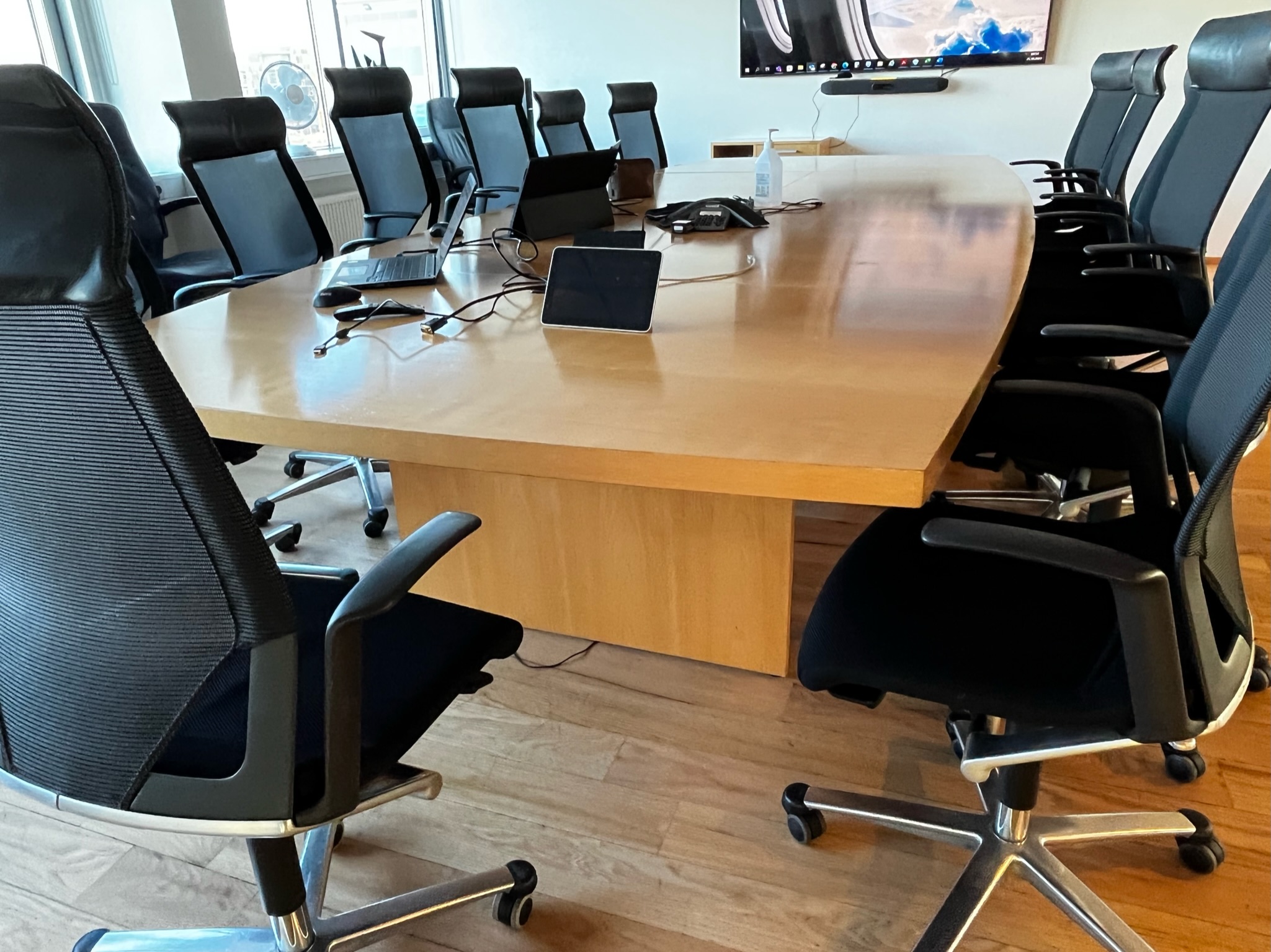Fundarborð 12 til 14 manna 320 sm. m.Crestron búnaði 4